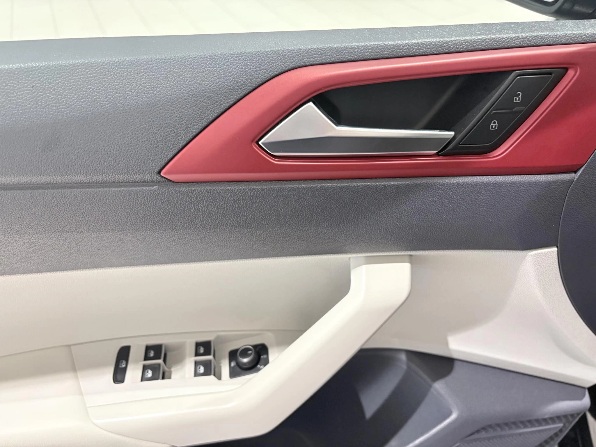 Volkswagen-Polo-image-12