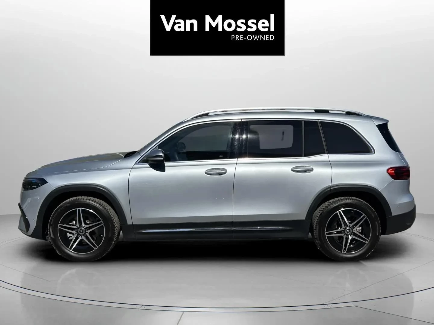 Mercedes-Benz-EQB-image-7