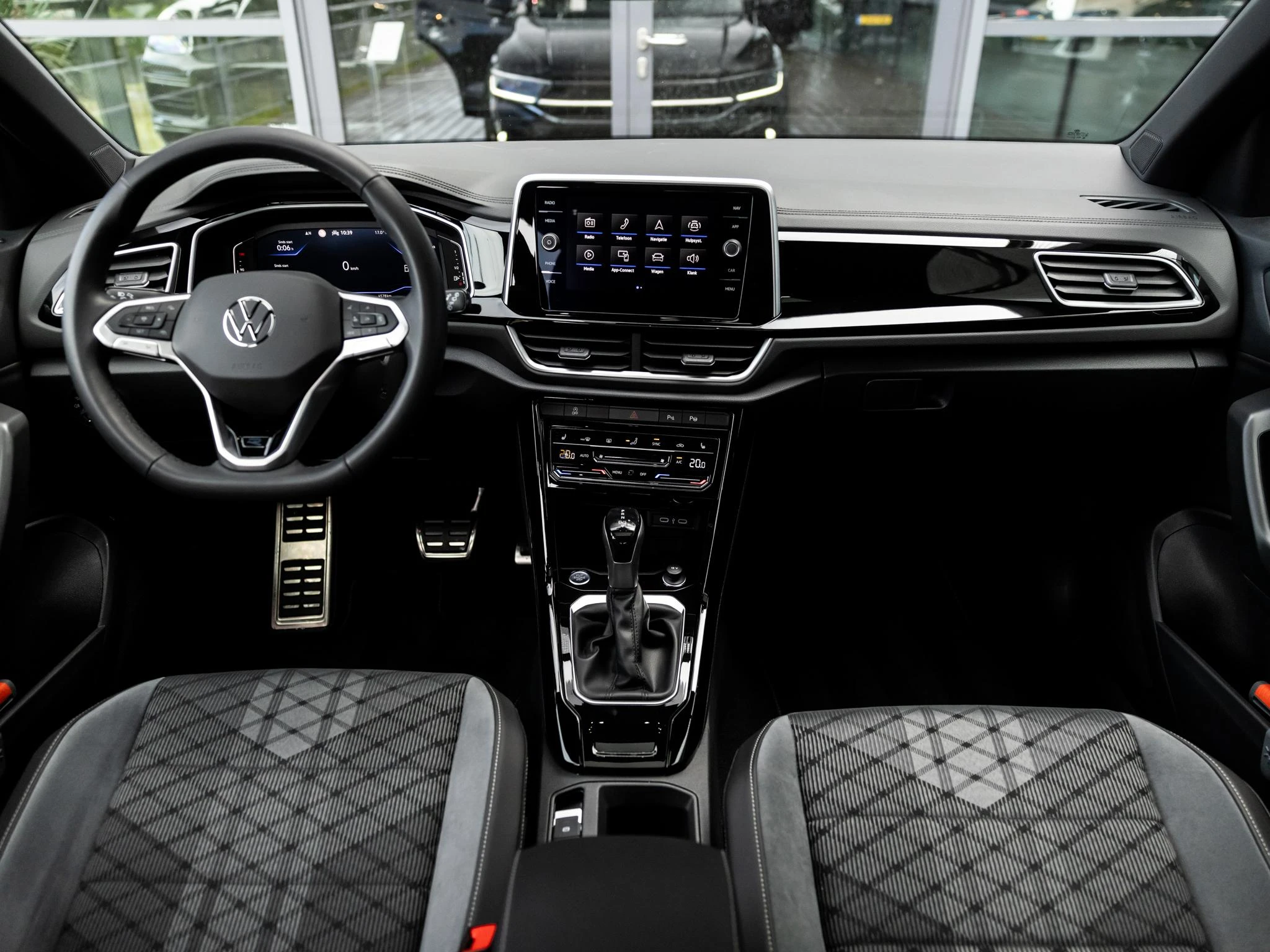Volkswagen-T-Roc-image-6