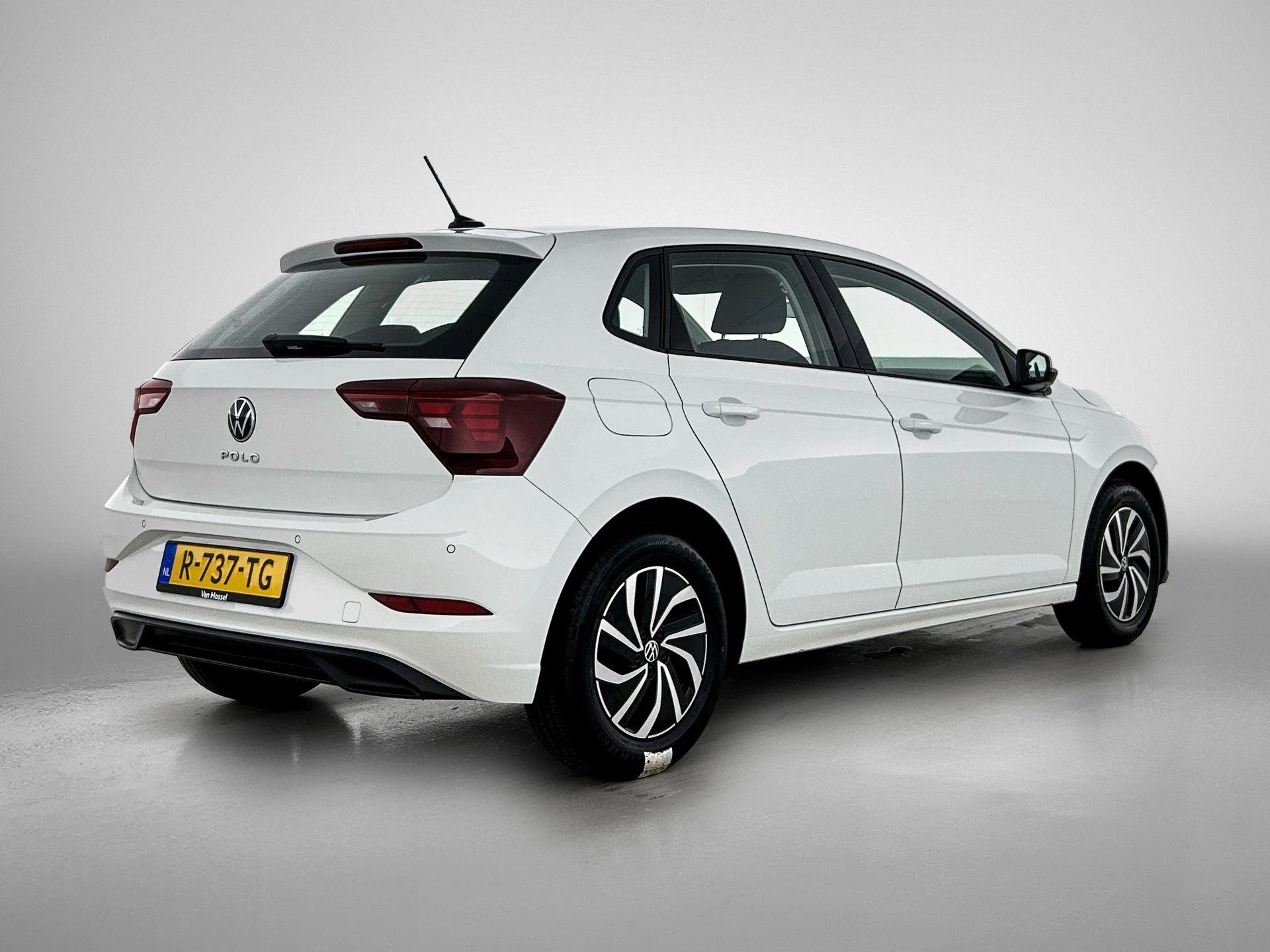 Volkswagen-Polo-image-3