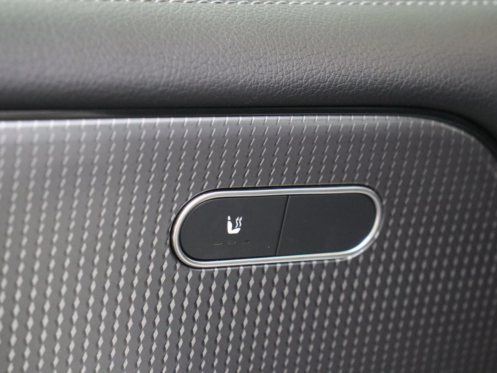 Mercedes-Benz-GLB-image-23