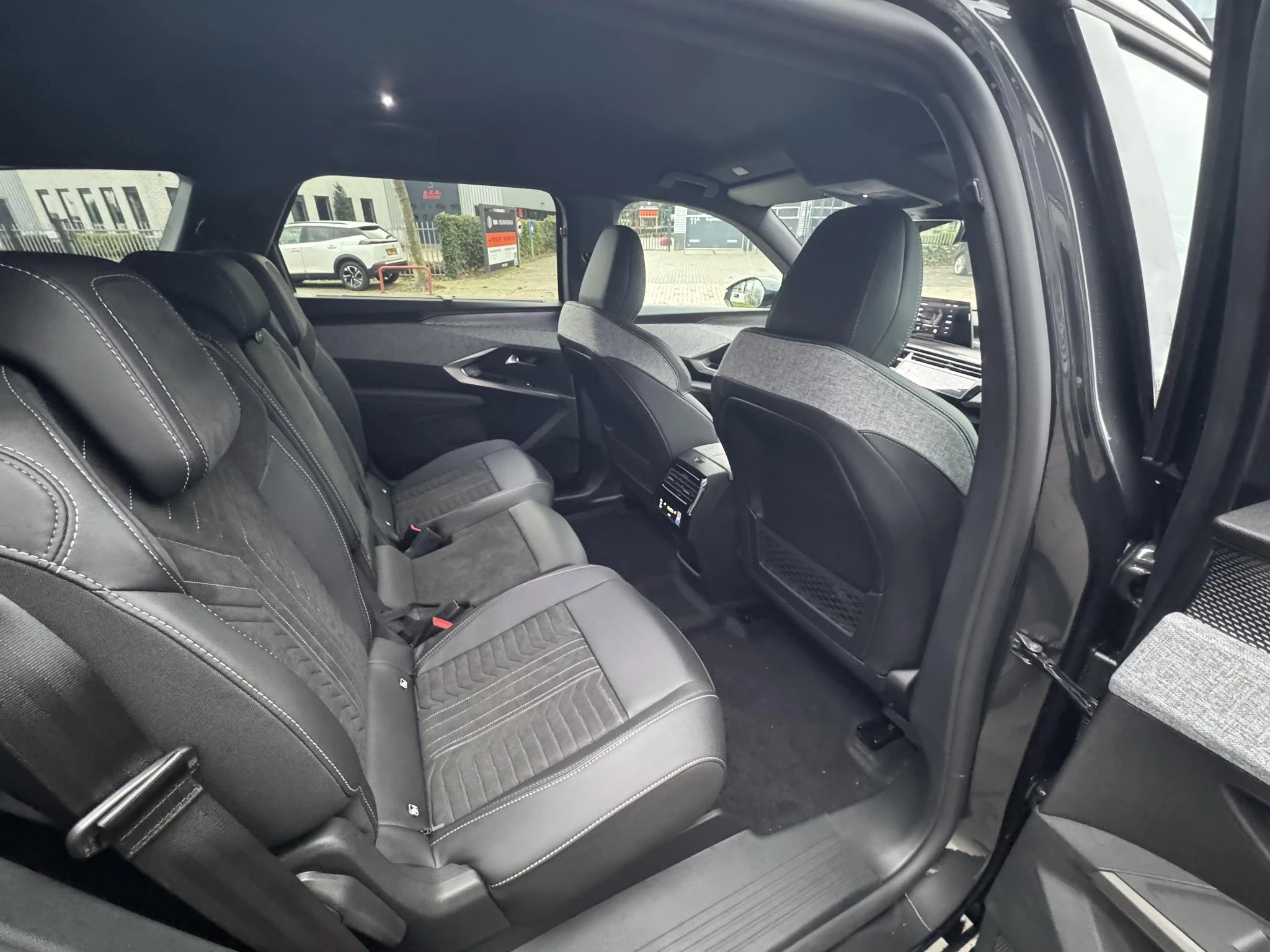 Peugeot-e-5008-image-14