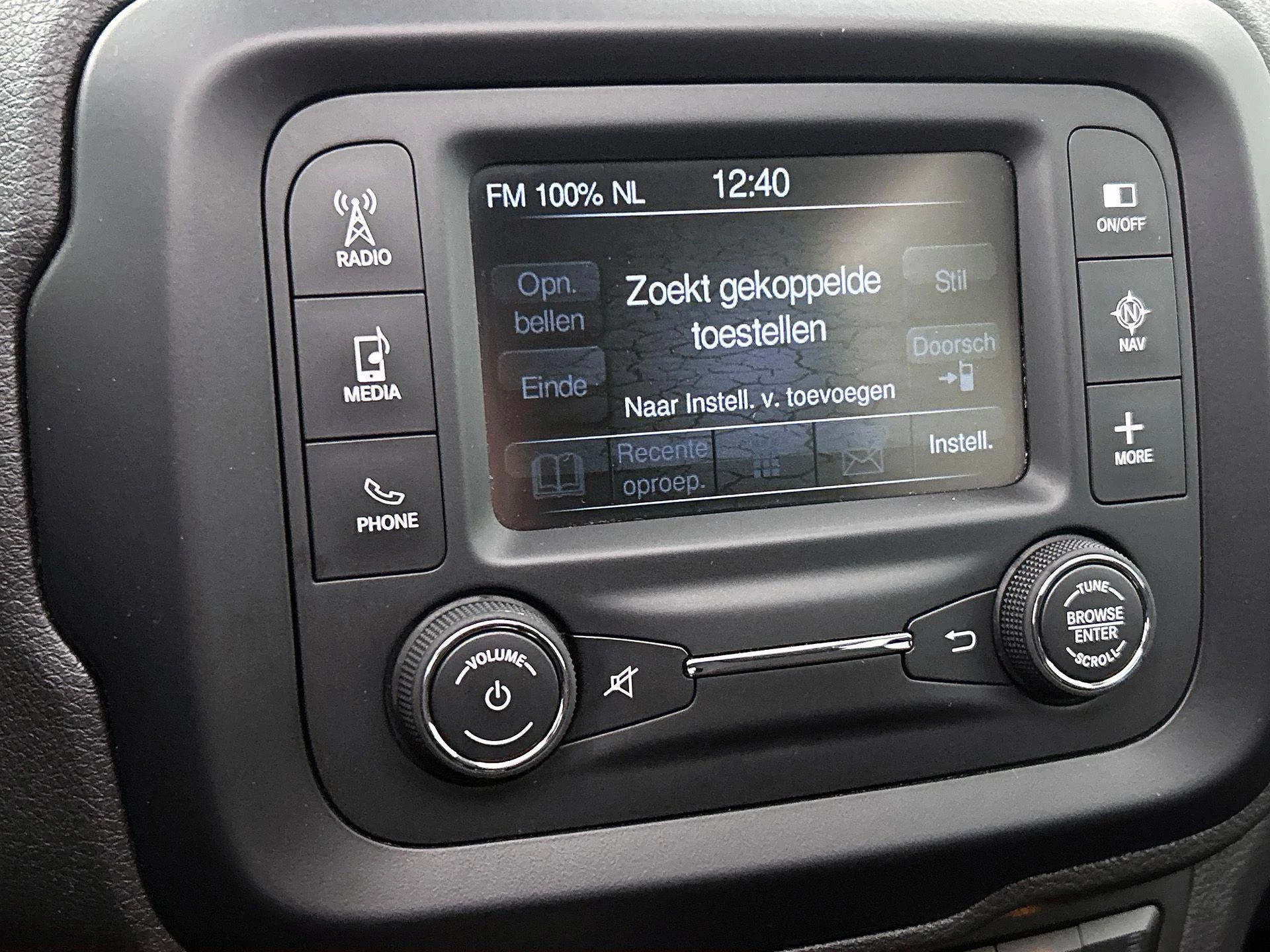 Jeep-Renegade-image-16