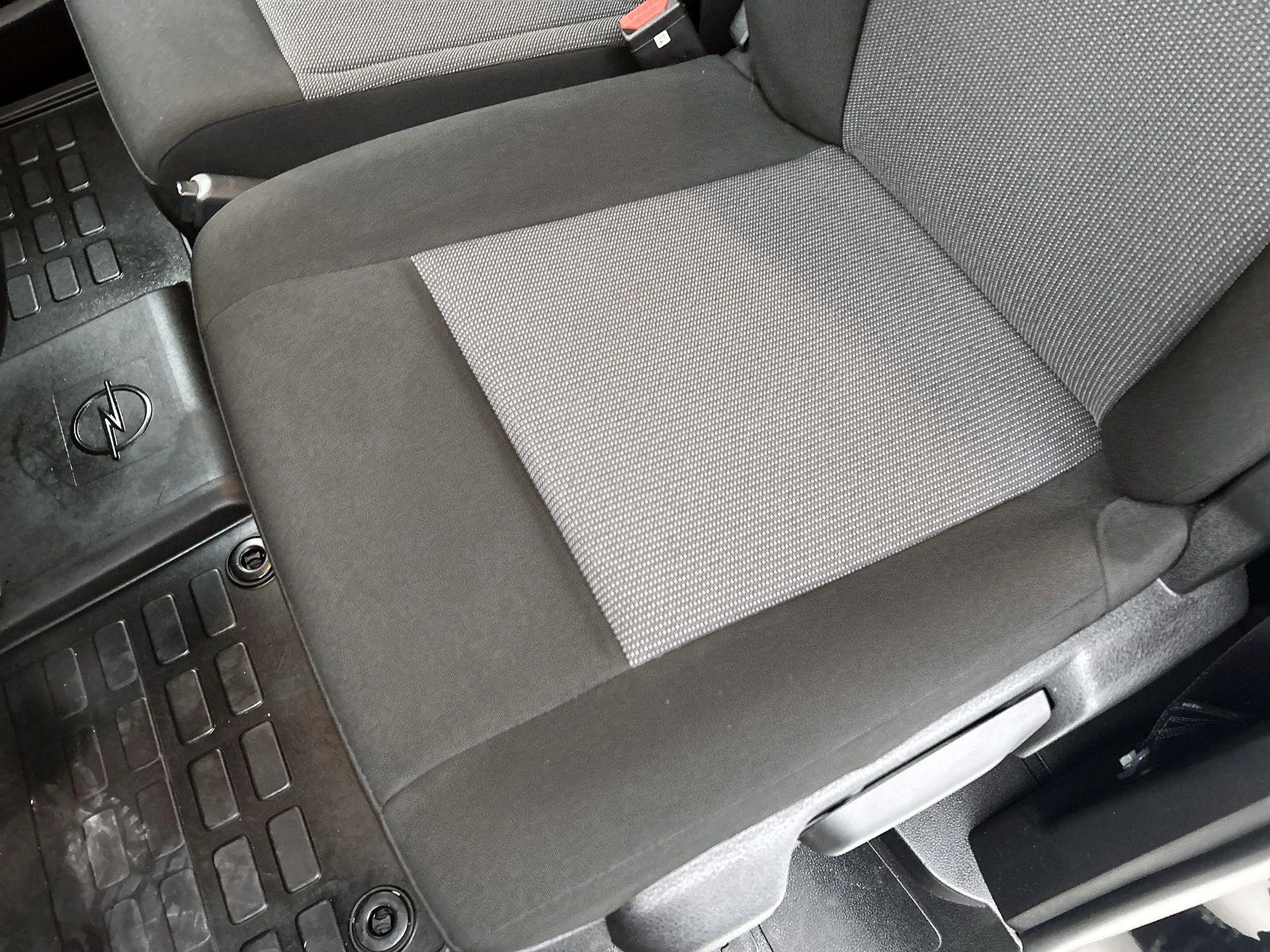 Opel-Vivaro-image-19