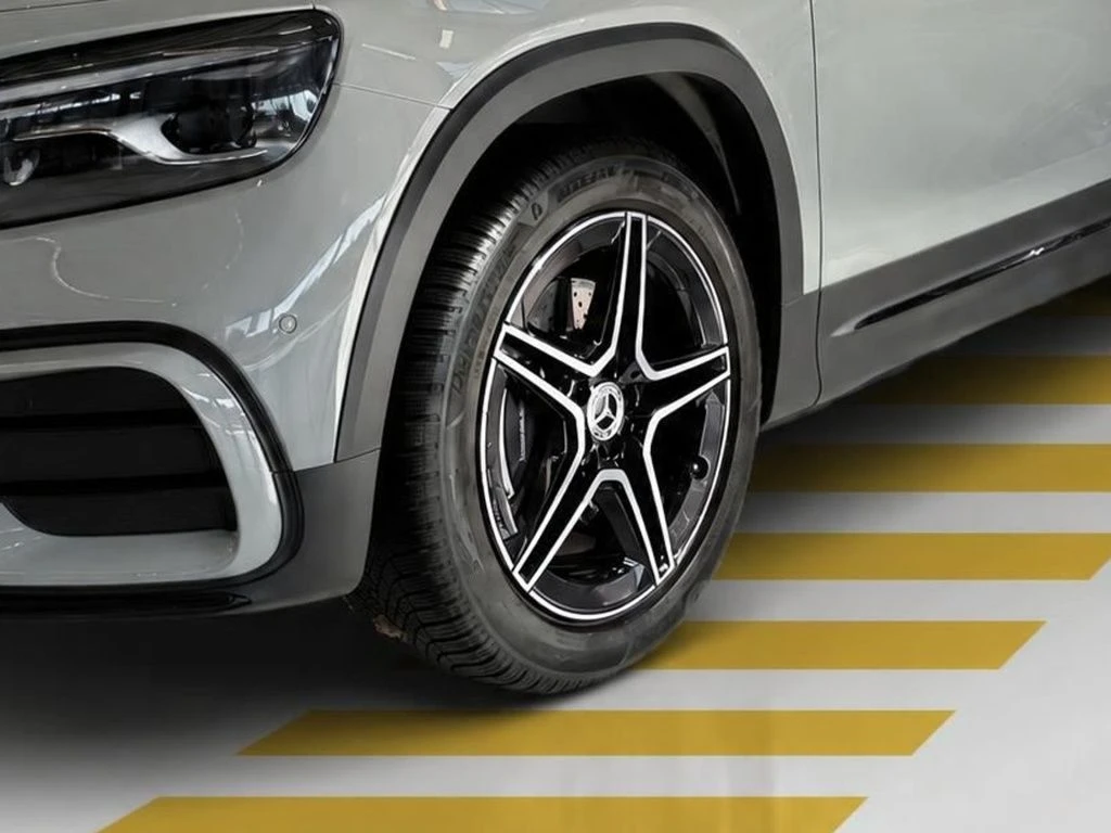 Mercedes-Benz-GLB 200-image-5
