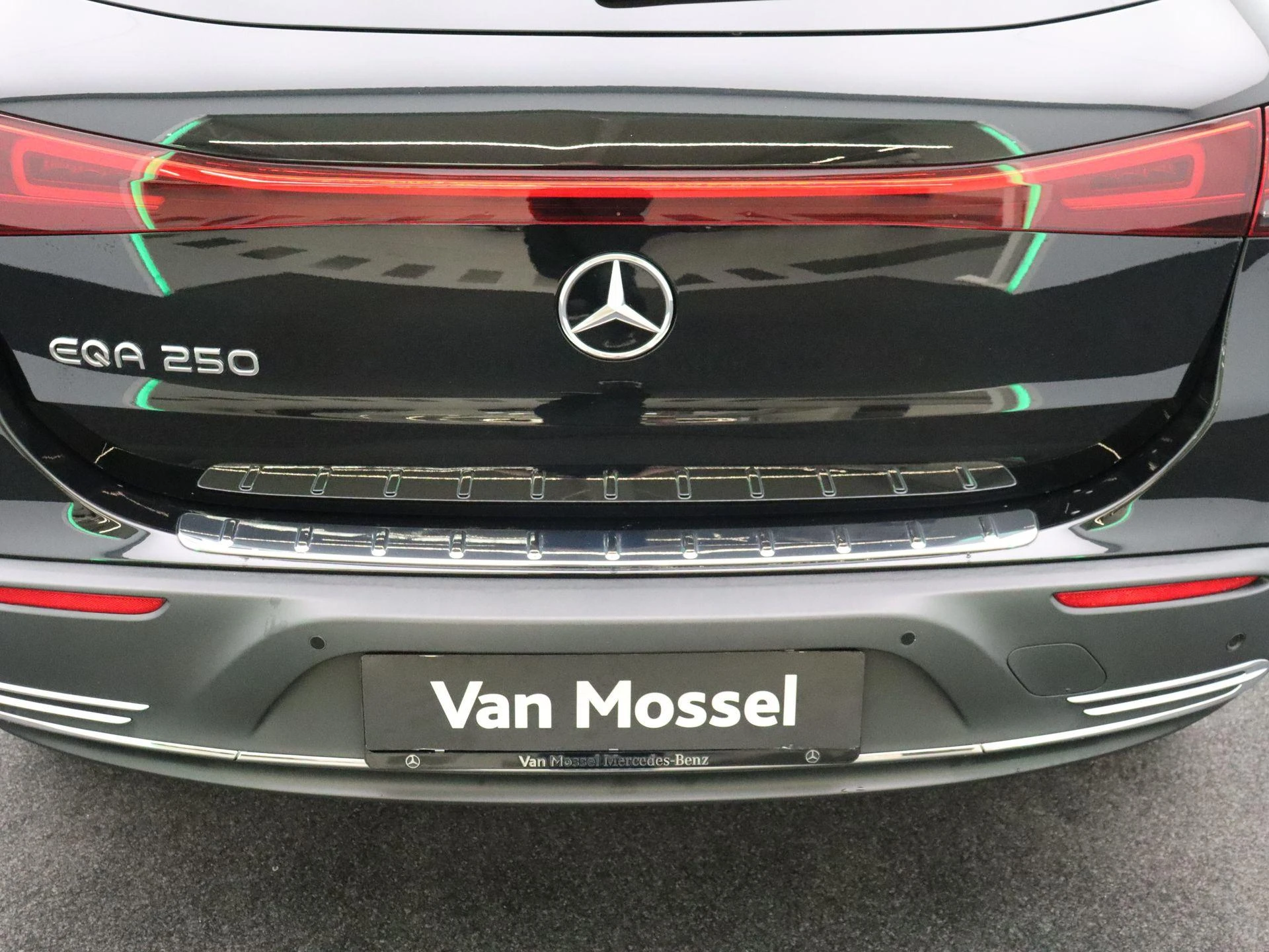 Mercedes-Benz-EQA-image-1