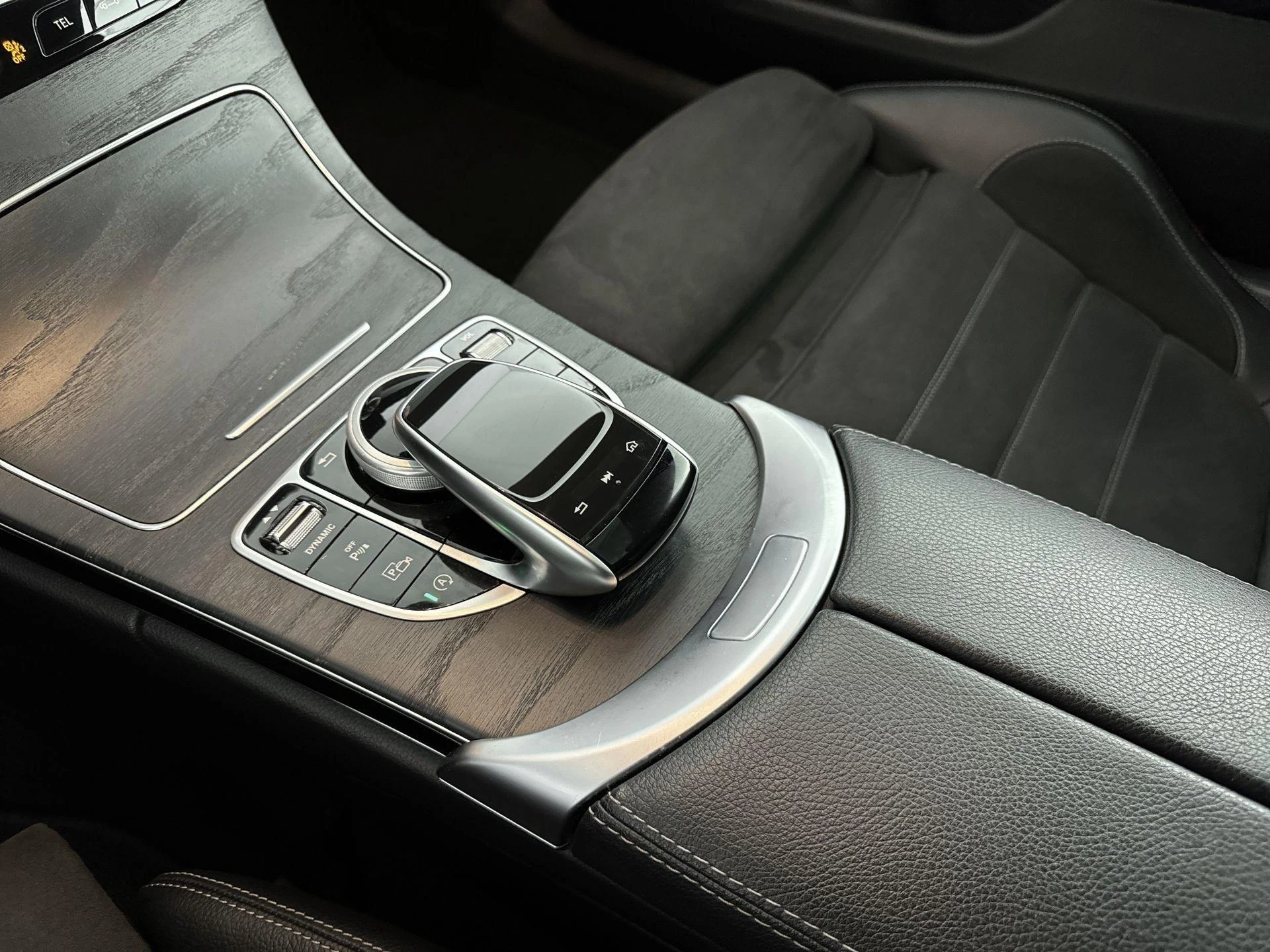 Mercedes-Benz-C-Klasse-image-21