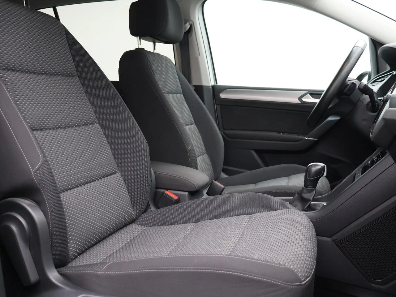 Volkswagen-Touran-image-5