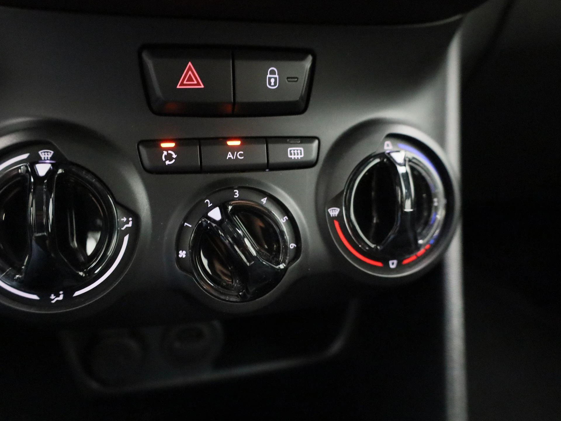 Peugeot-208-image-18