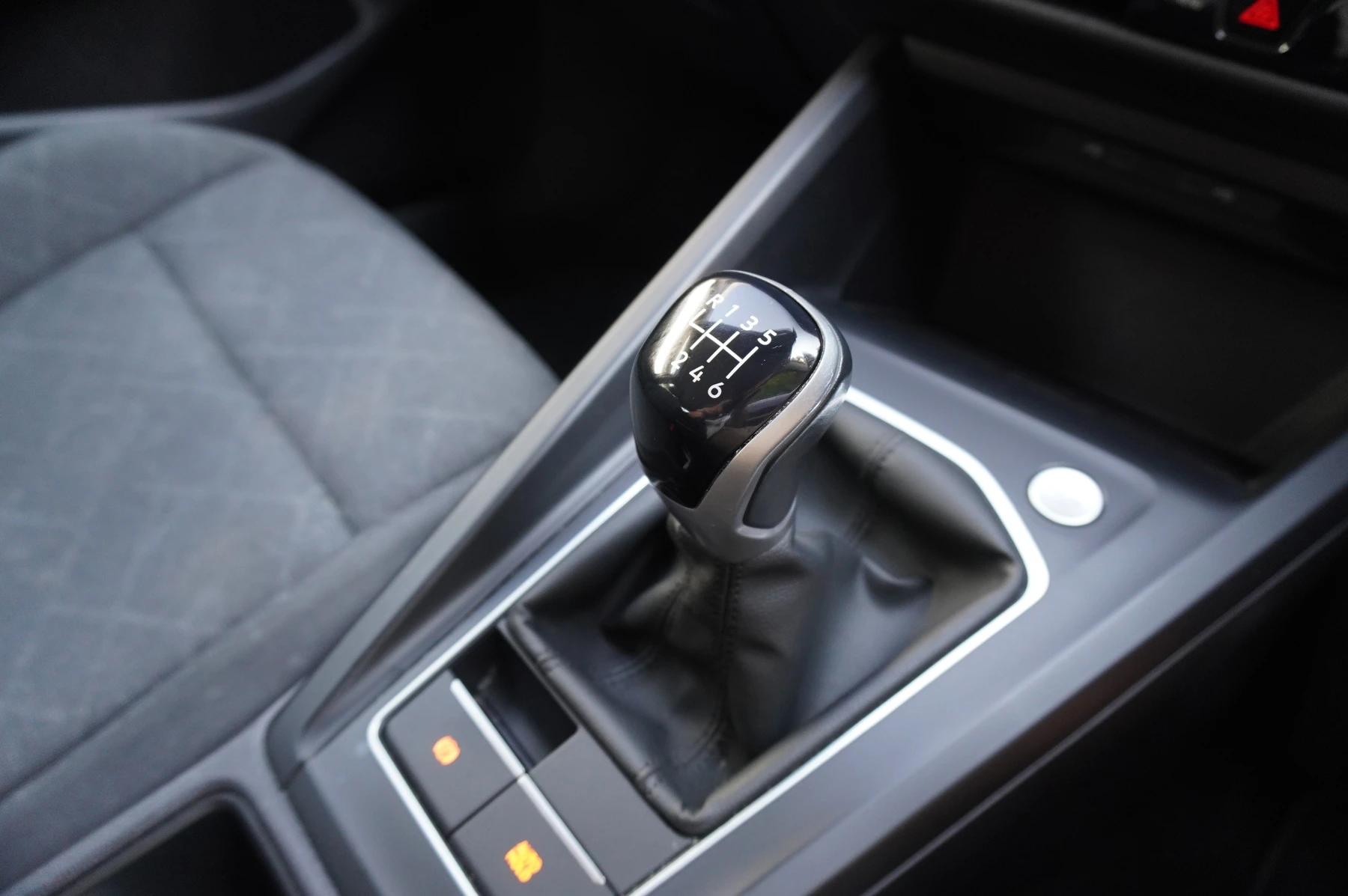 Volkswagen-Golf-image-27