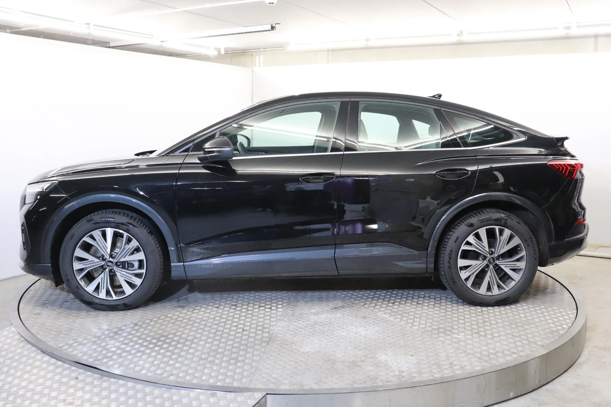 Audi-Q4 Sportback e-tron-image-2