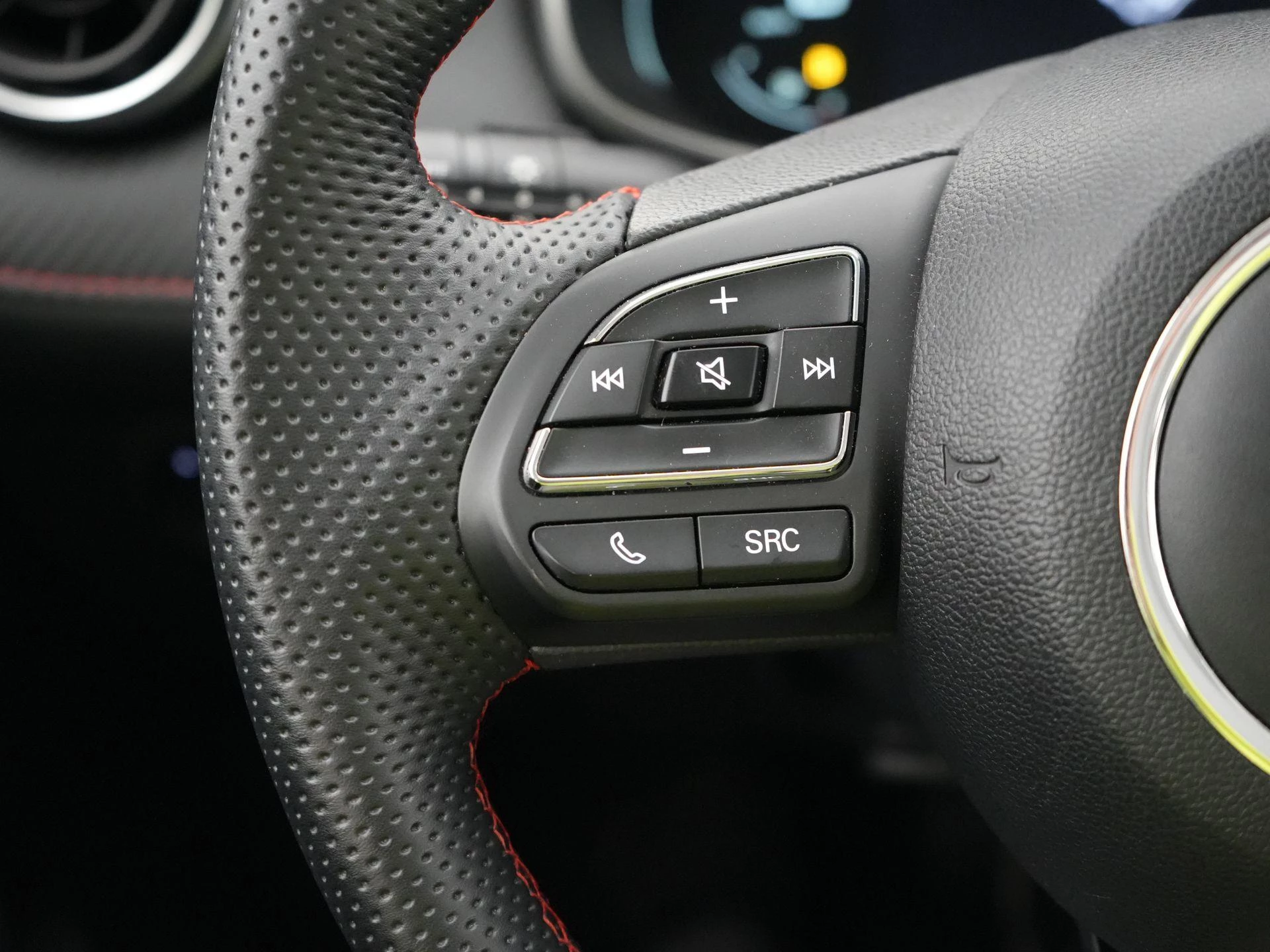 MG ZS ICE 1.0 AT LUXURY FWD