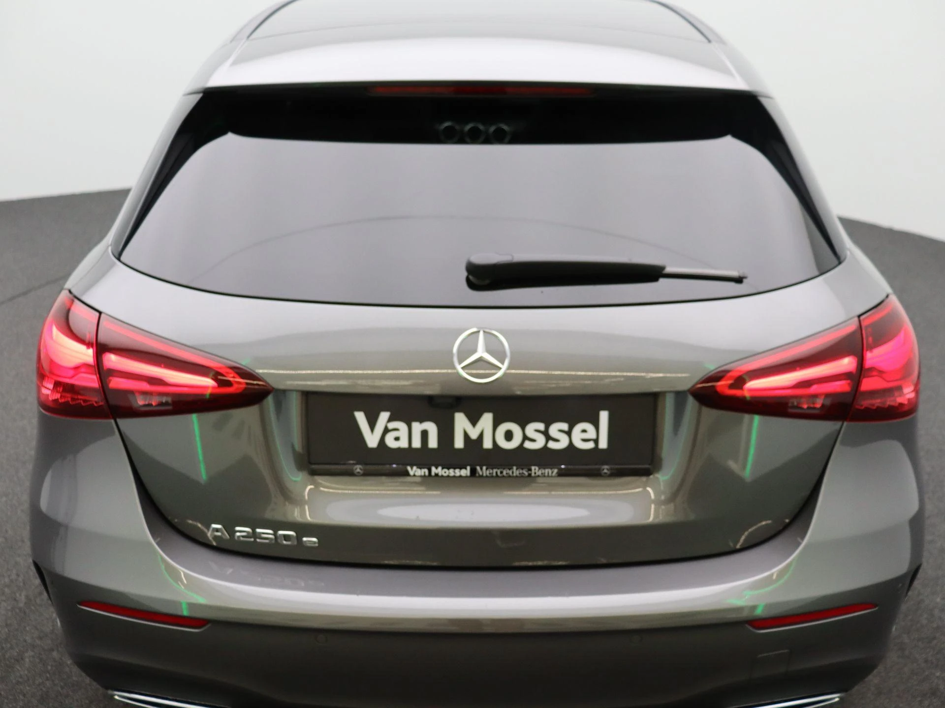 Mercedes-Benz Classe A 250 e AMG Line + MULTIBEAM LED + PANORAMISCH DAK + CARPLAY +