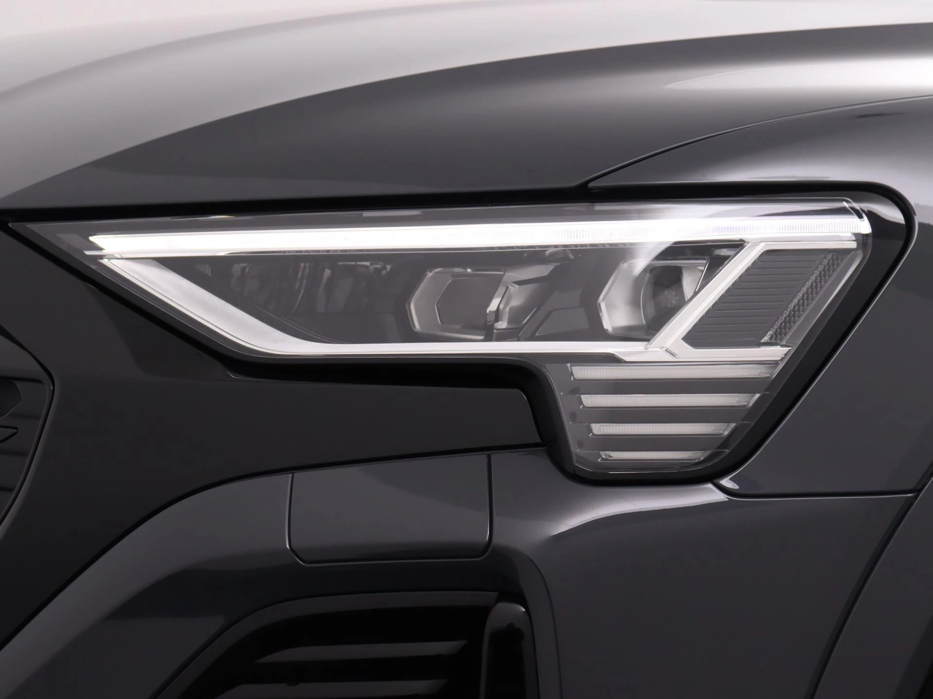 Audi-Q8 e-tron-image-33