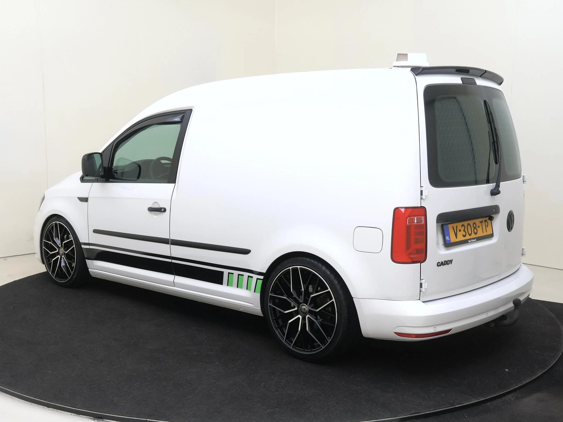 Volkswagen-Caddy-image-2