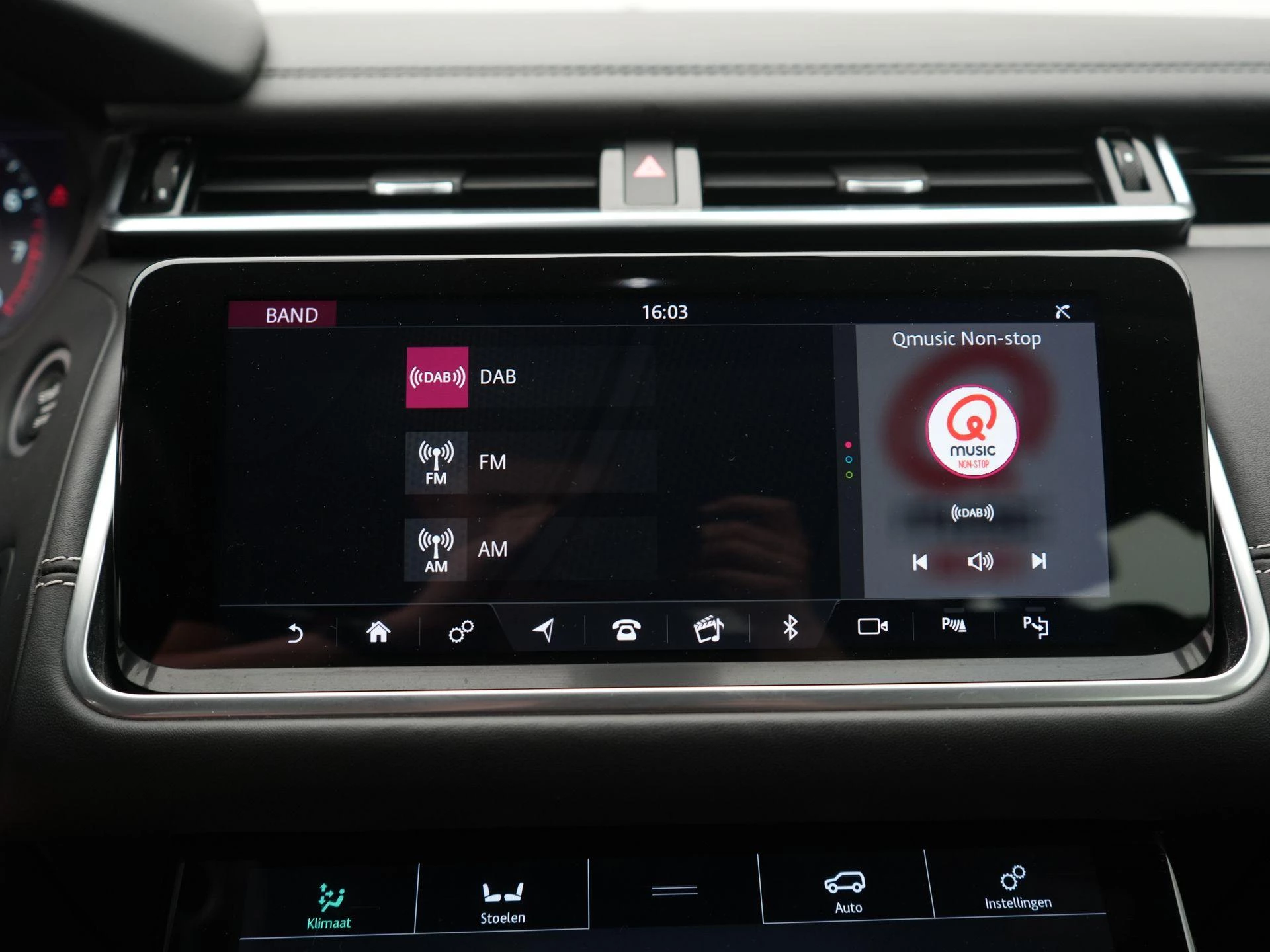 Land Rover-Range Rover Velar-image-14