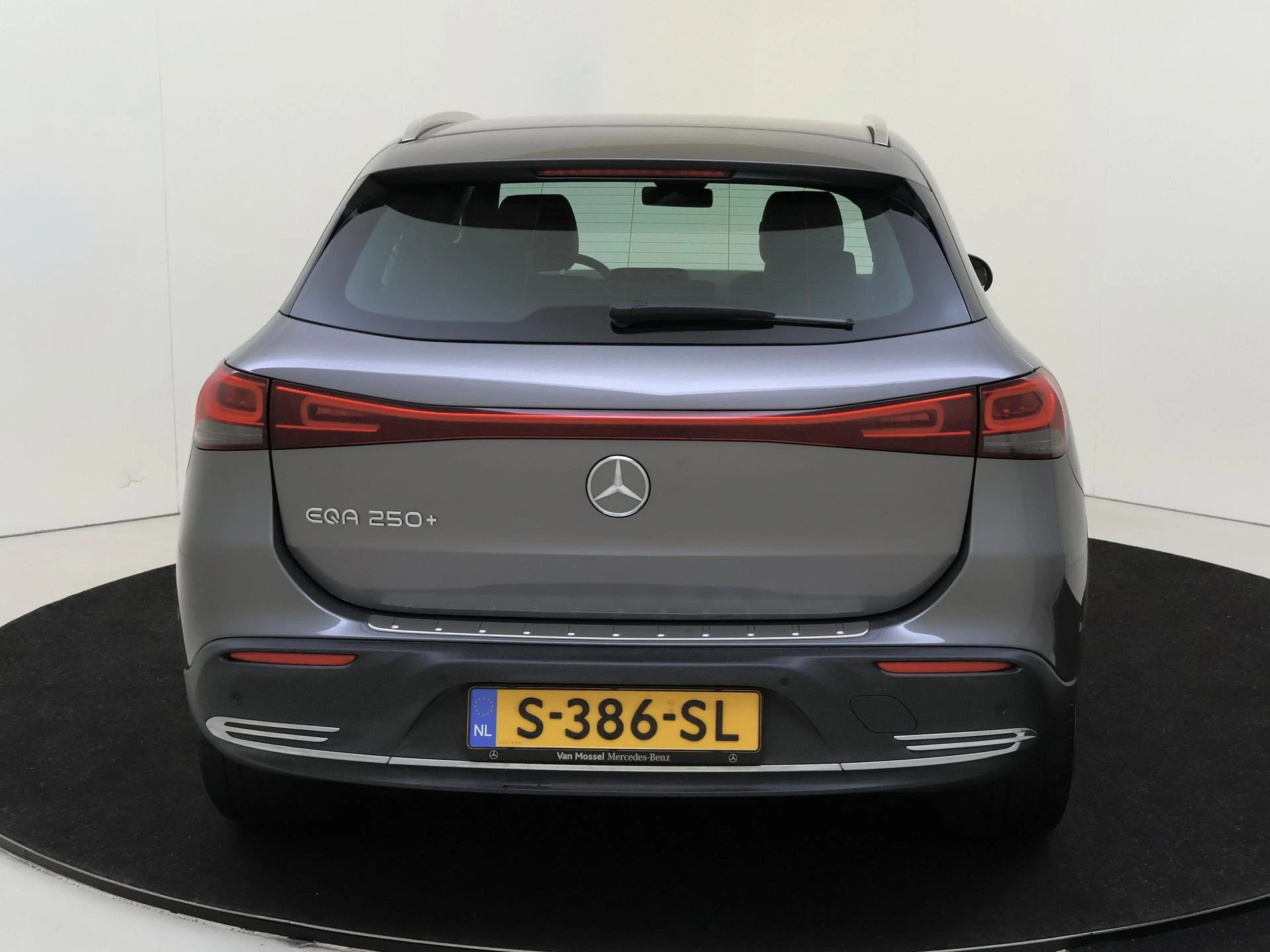 Mercedes-Benz-EQA-image-6