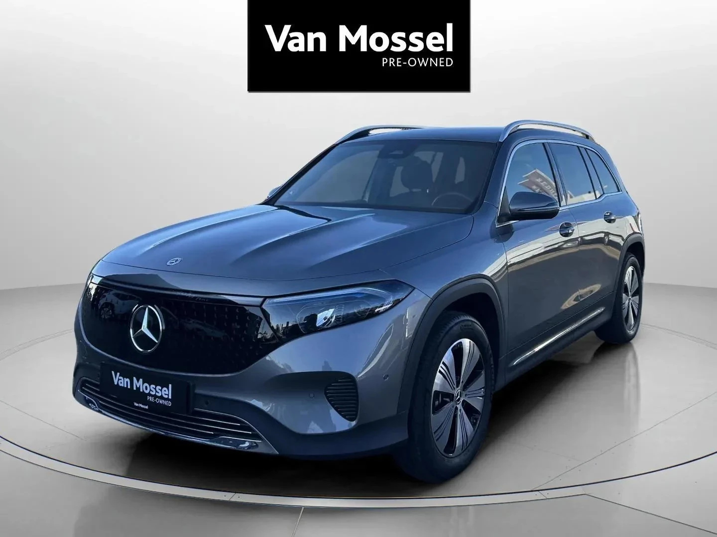 Mercedes-Benz-EQB-image-0