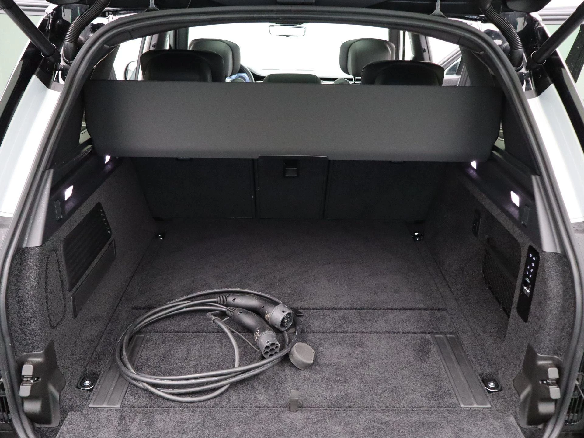 Land Rover-Range Rover-image-37
