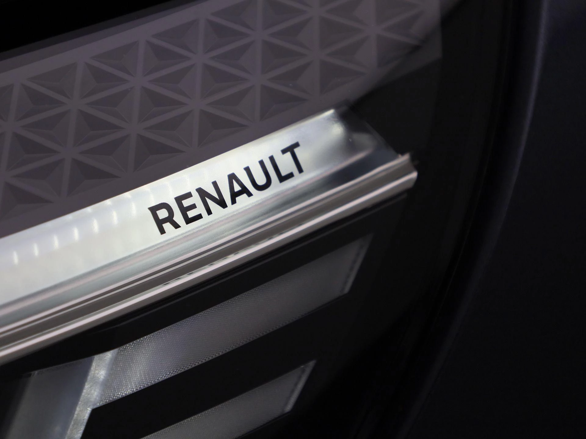 Renault-Megane E-Tech-image-16