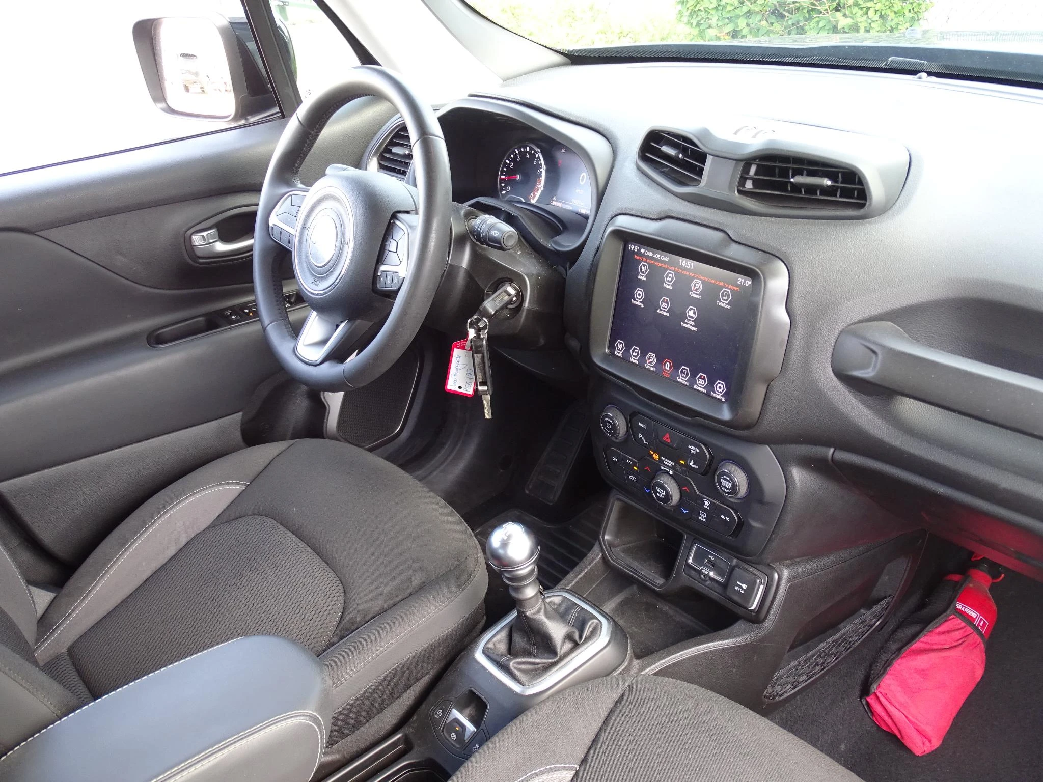 Jeep-Renegade-image-12