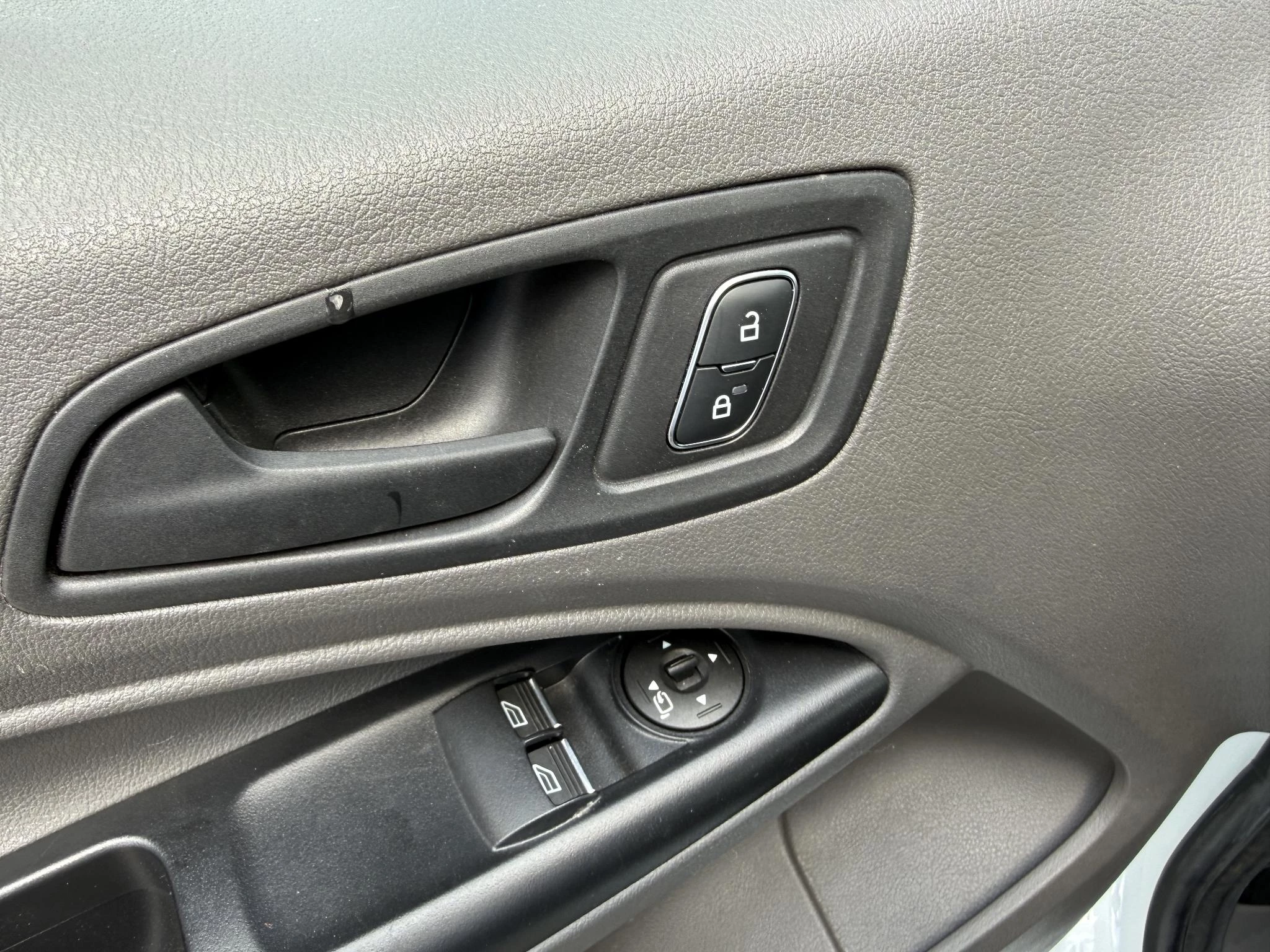 Ford-Transit Connect-image-26