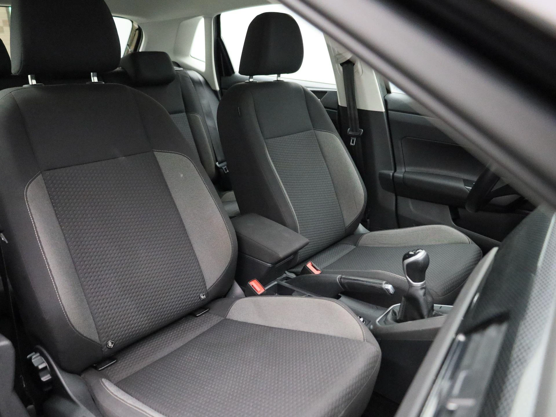 Volkswagen-Polo-image-34