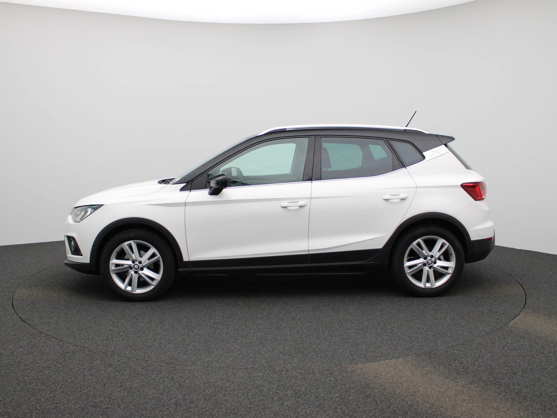 SEAT-Arona-image-3