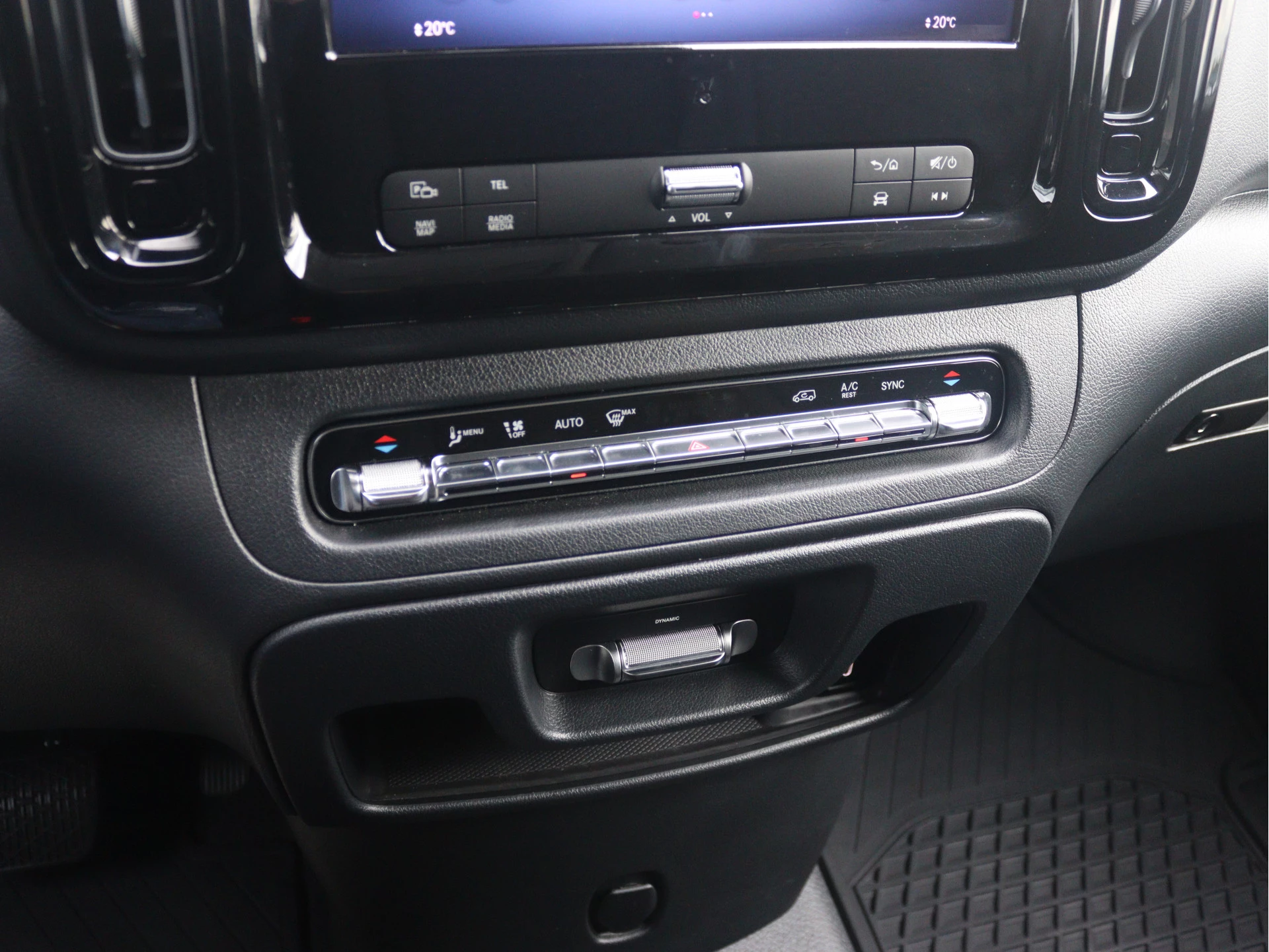 Mercedes-Benz-Vito-image-10