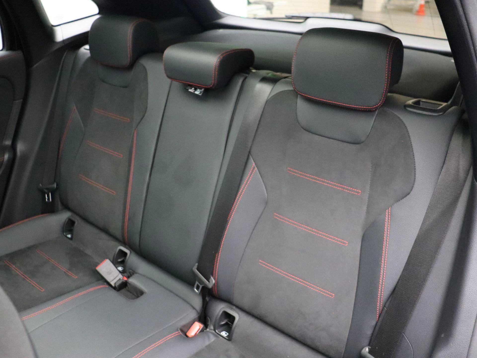 Mercedes-Benz-GLA-image-25