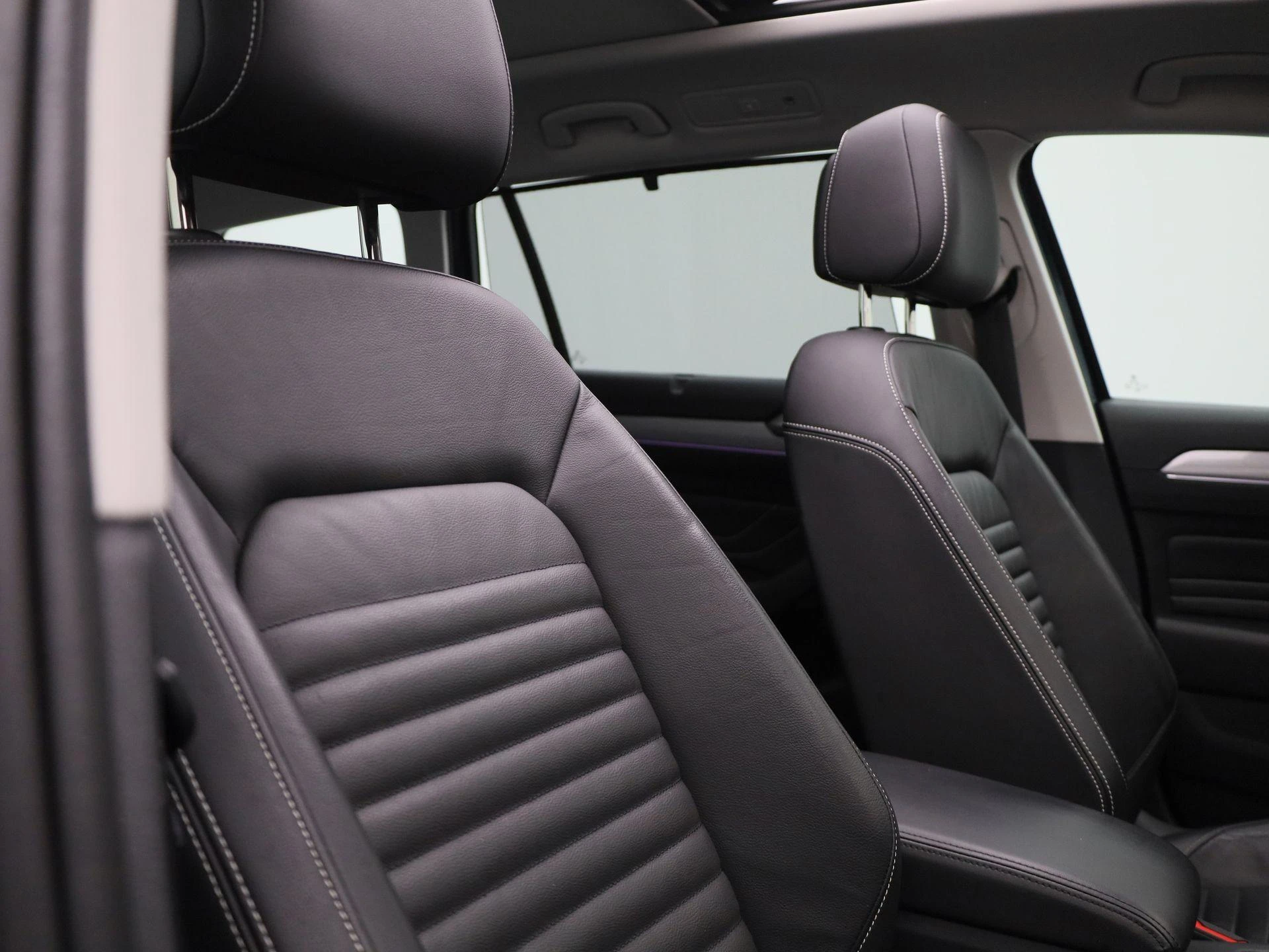 Volkswagen-Passat-image-35