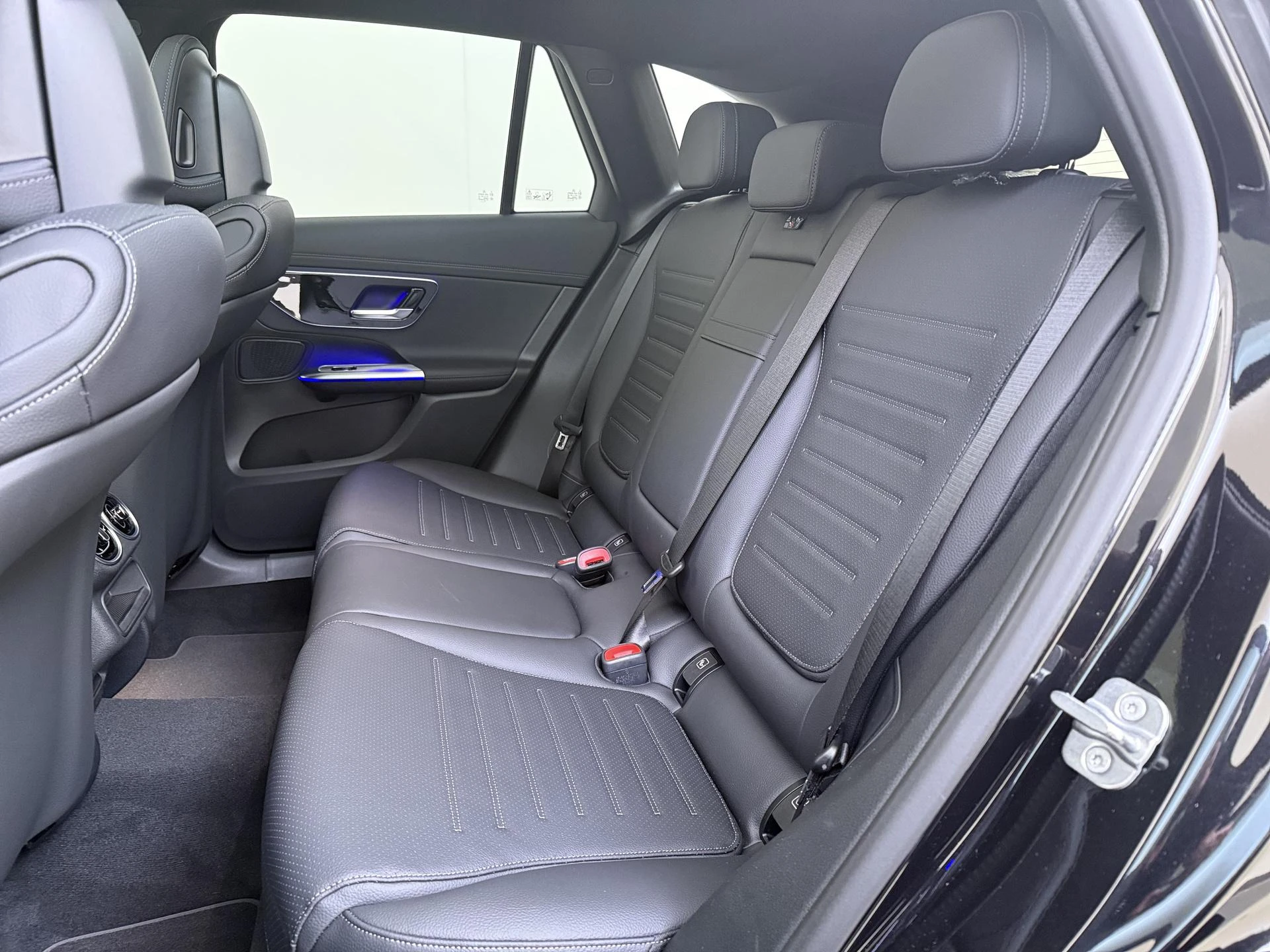 Mercedes-Benz-GLC-image-15
