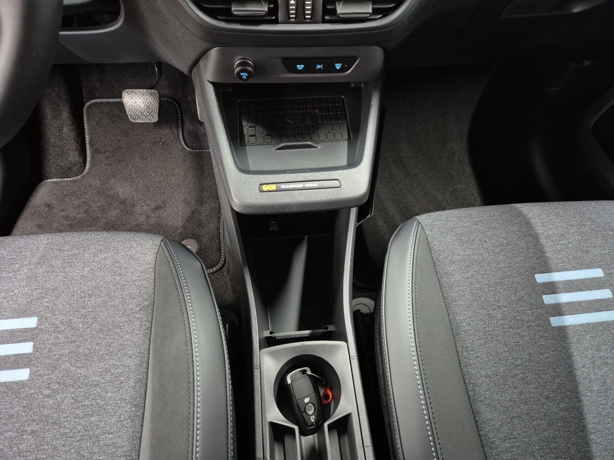 Ford-Tourneo Courier-image-11