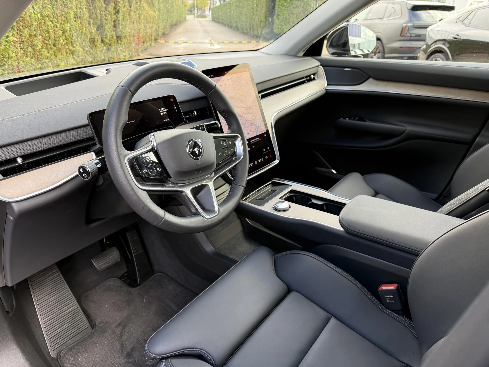 Volvo-EX90-image-21
