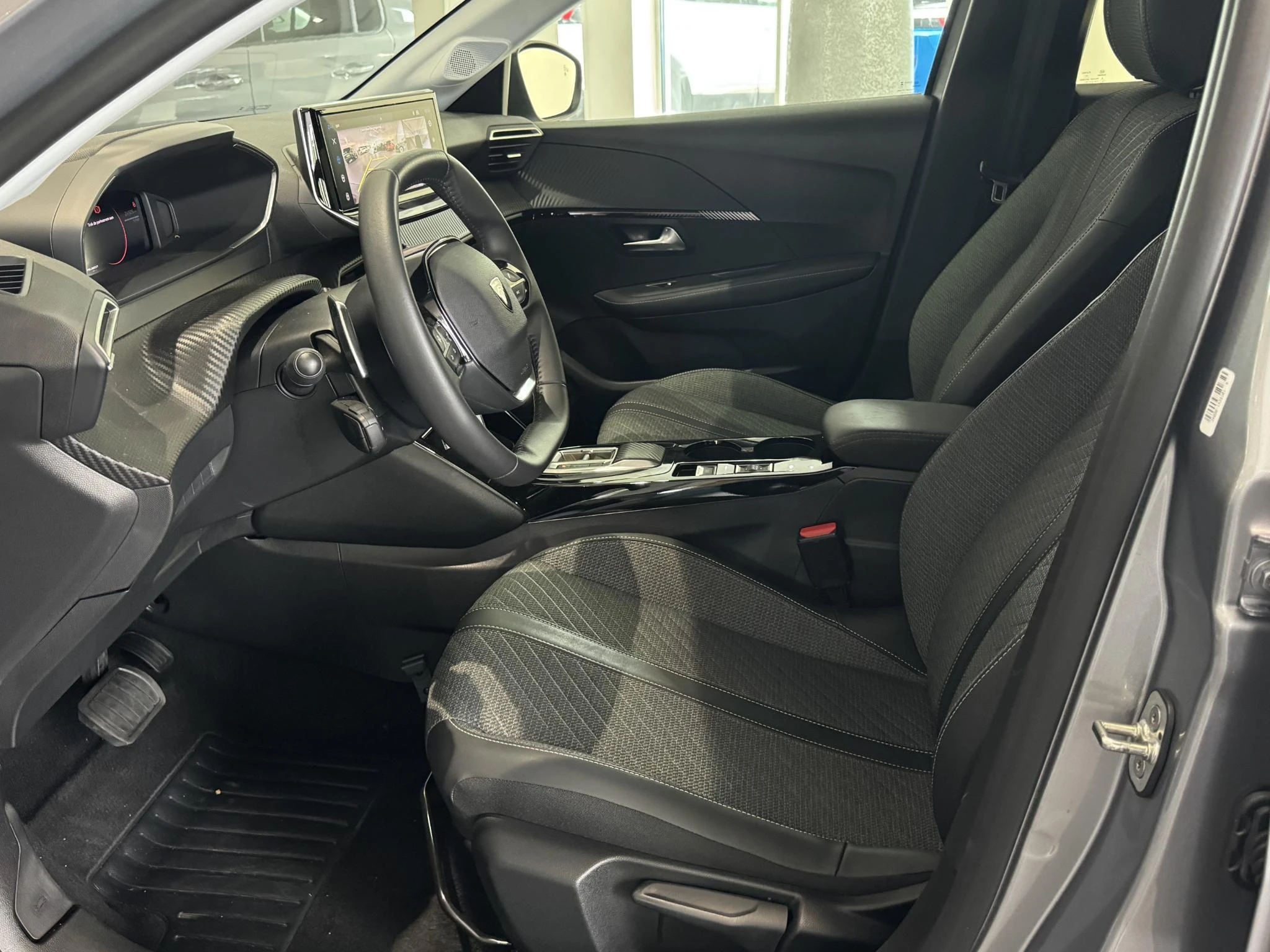 Peugeot-208-image-18