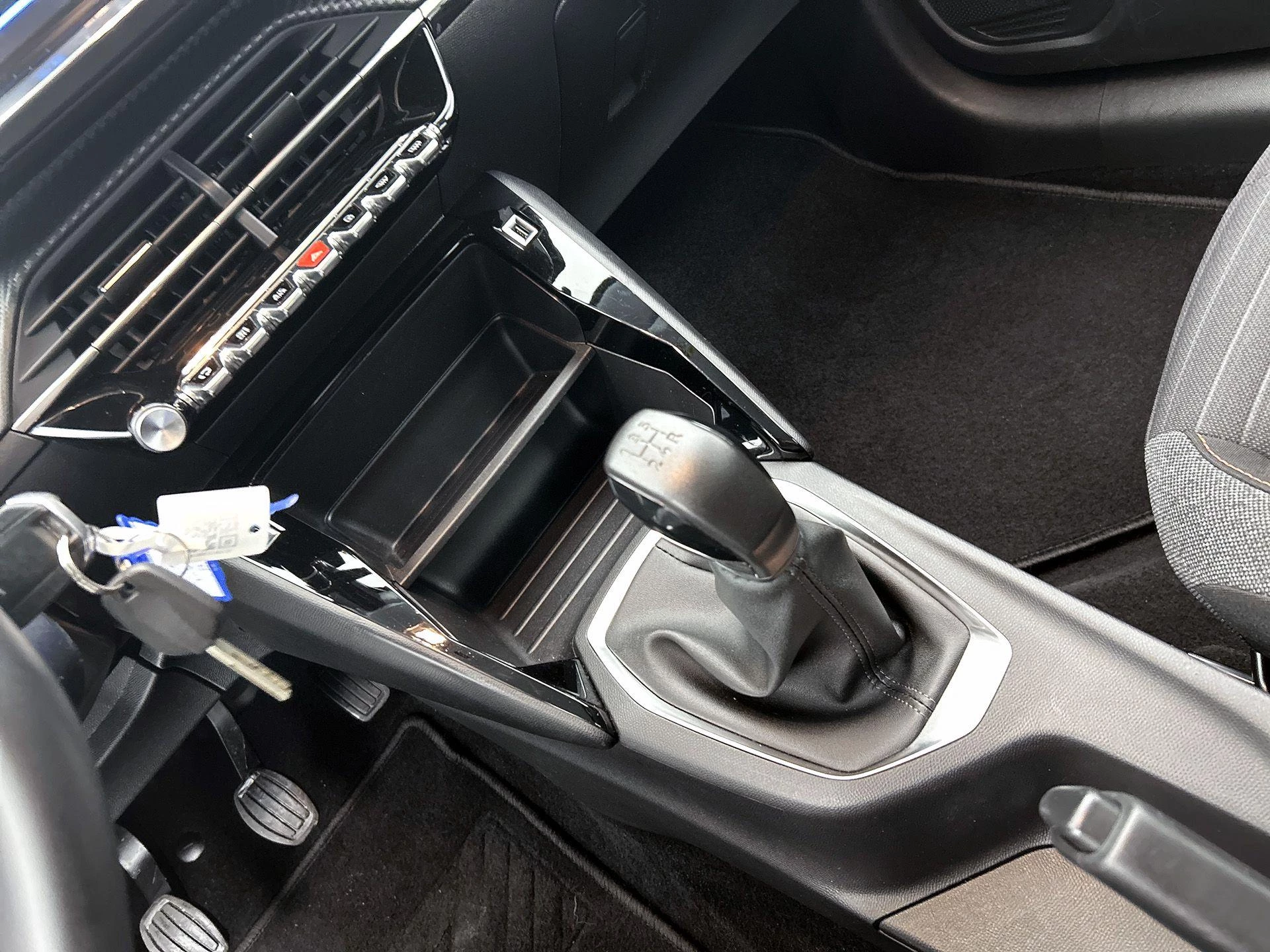 Peugeot-208-image-13