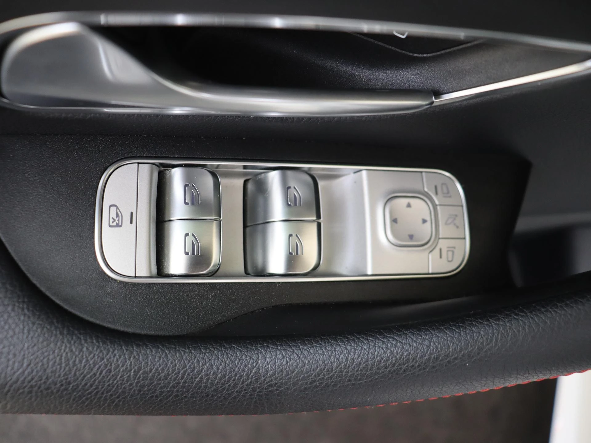 Mercedes-Benz-GLE-image-26