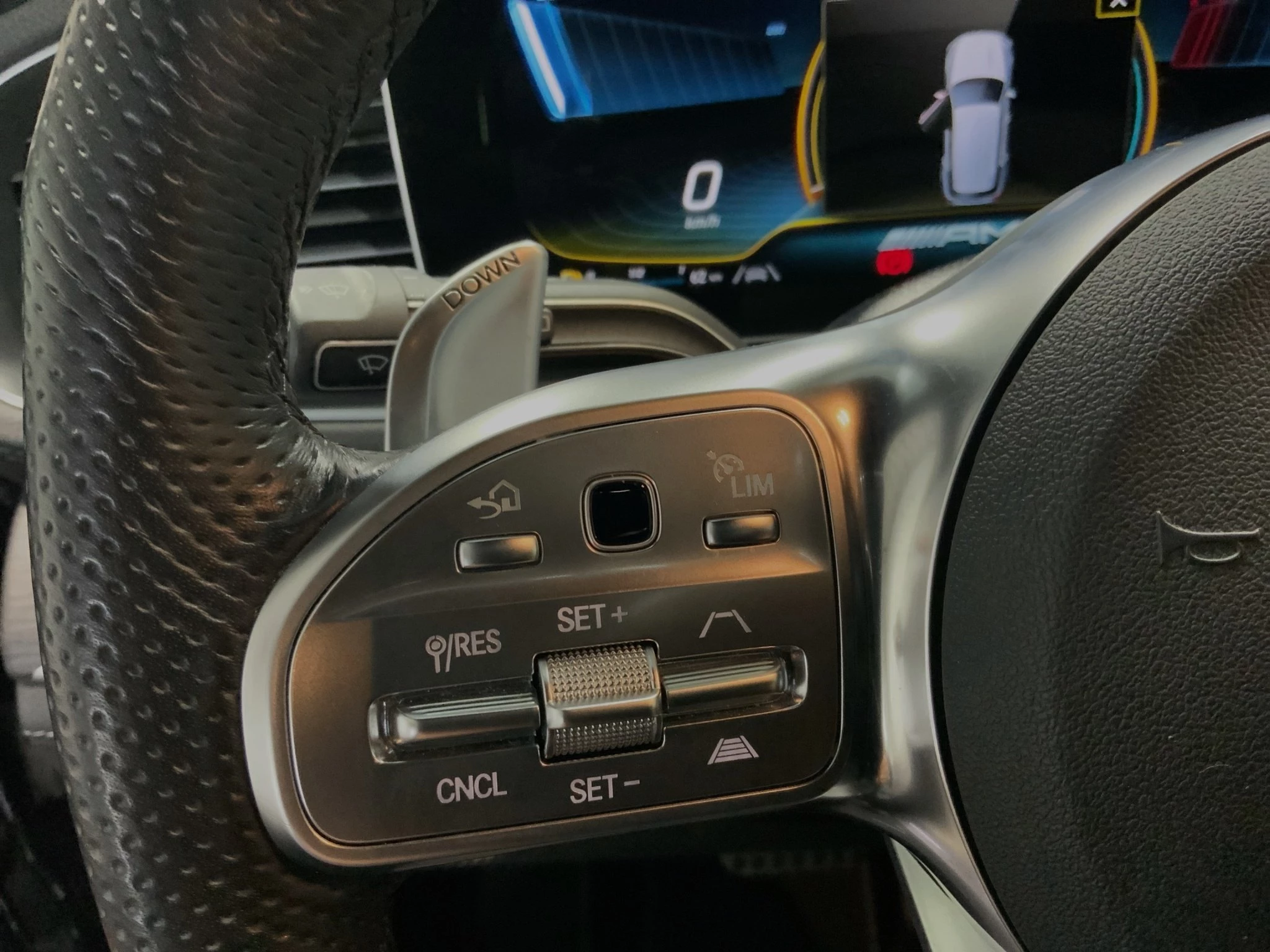 Mercedes-Benz-GLE-image-21