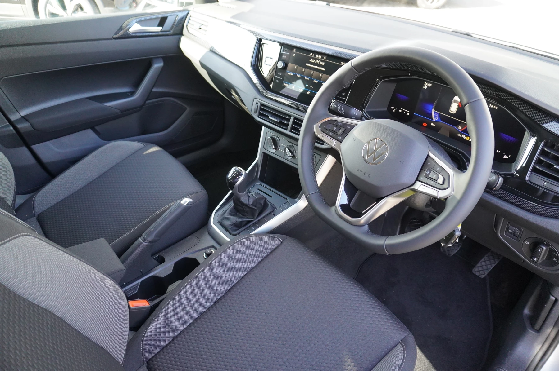 Volkswagen-Polo-image-5