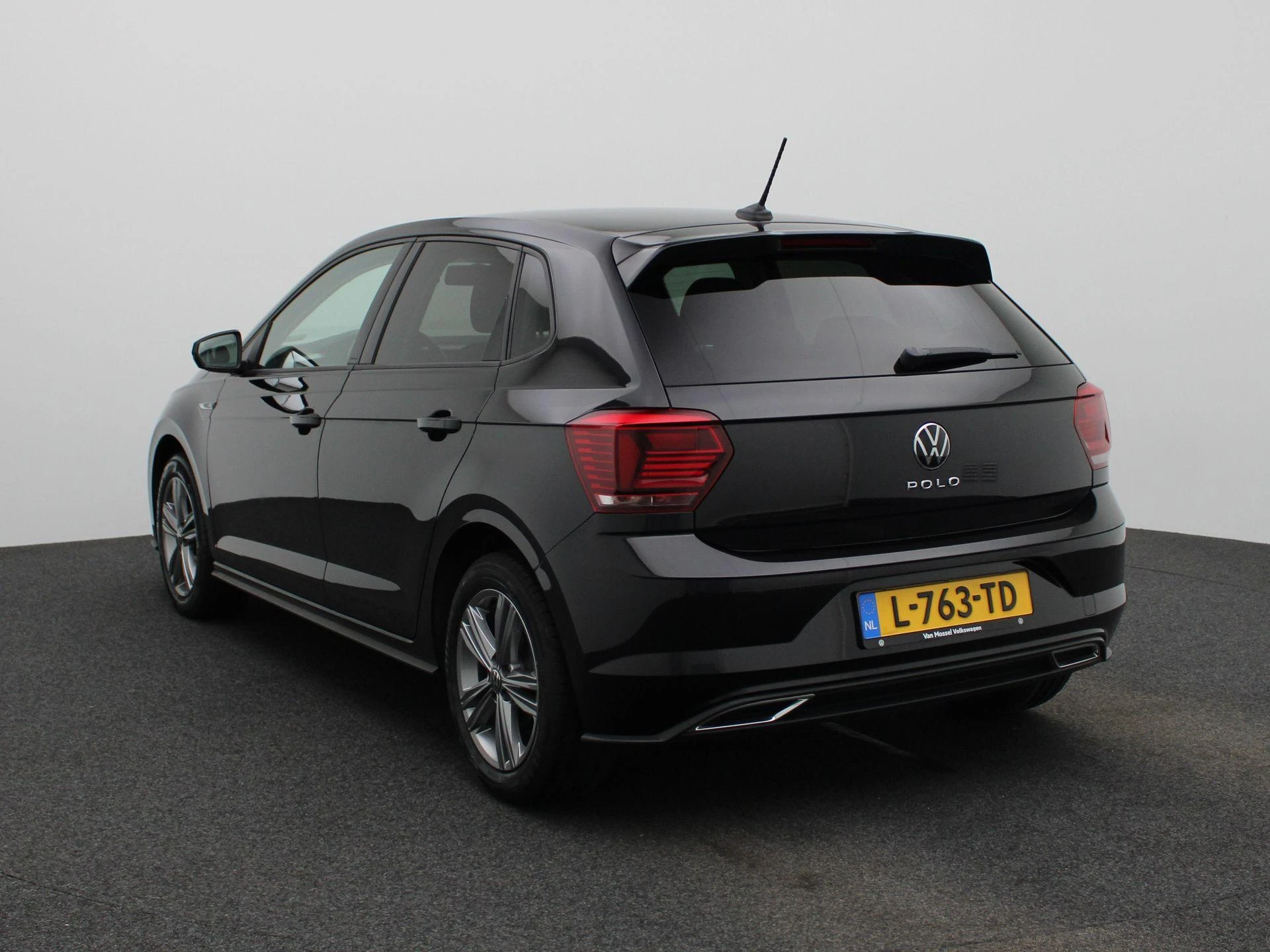 Volkswagen-Polo-image-1