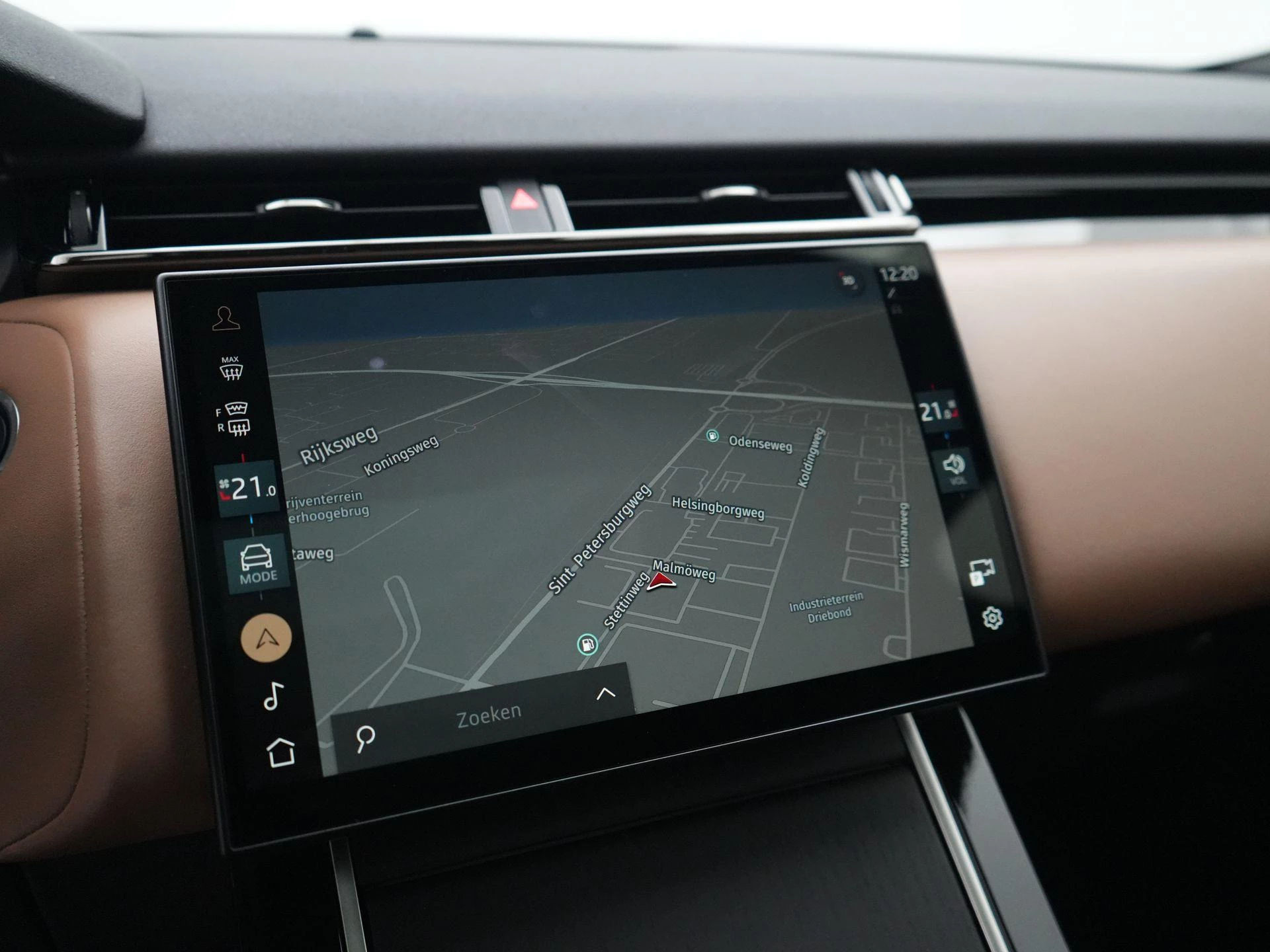 Land Rover-Range Rover Velar-image-22