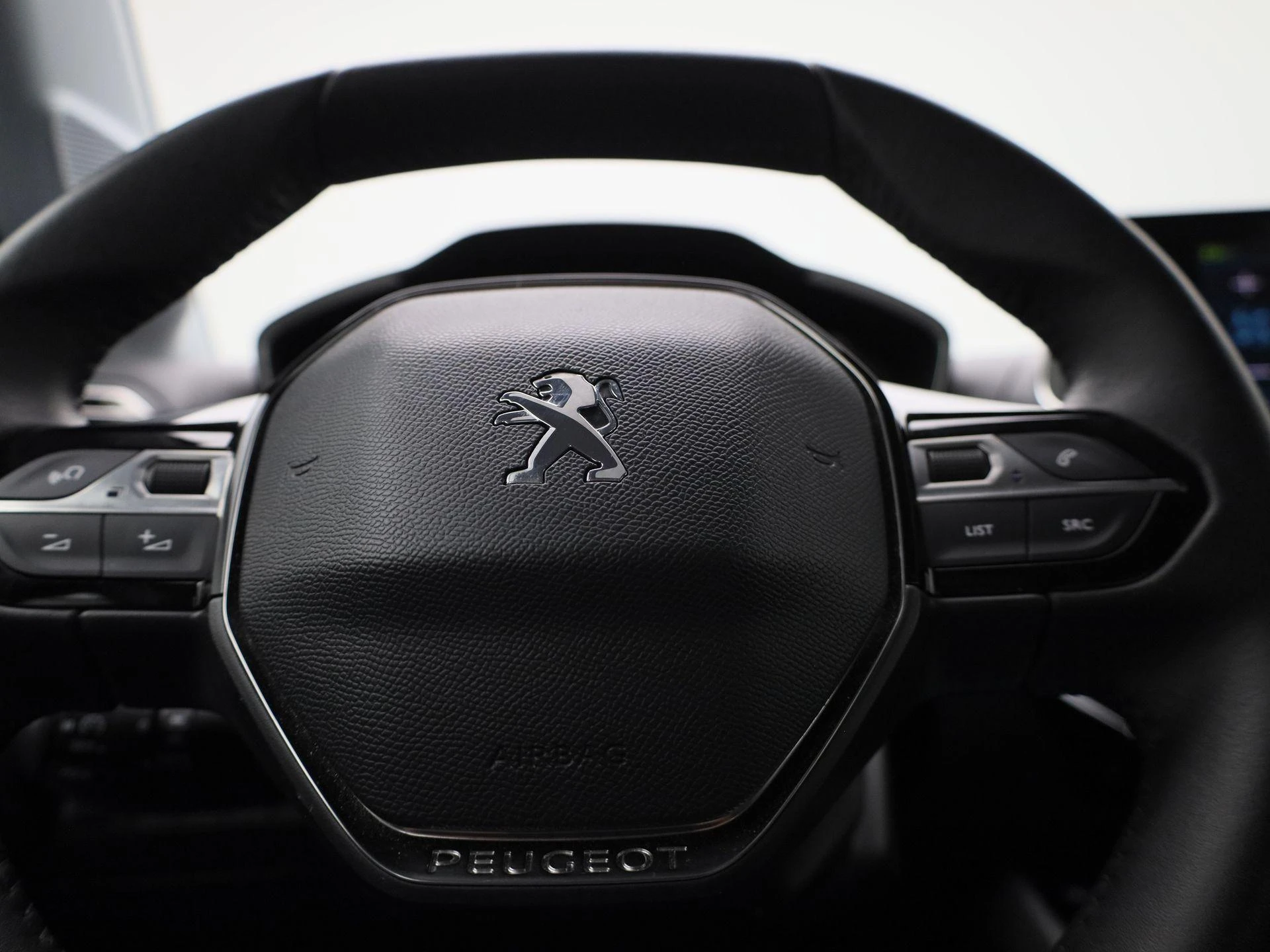 Peugeot-e-208-image-30