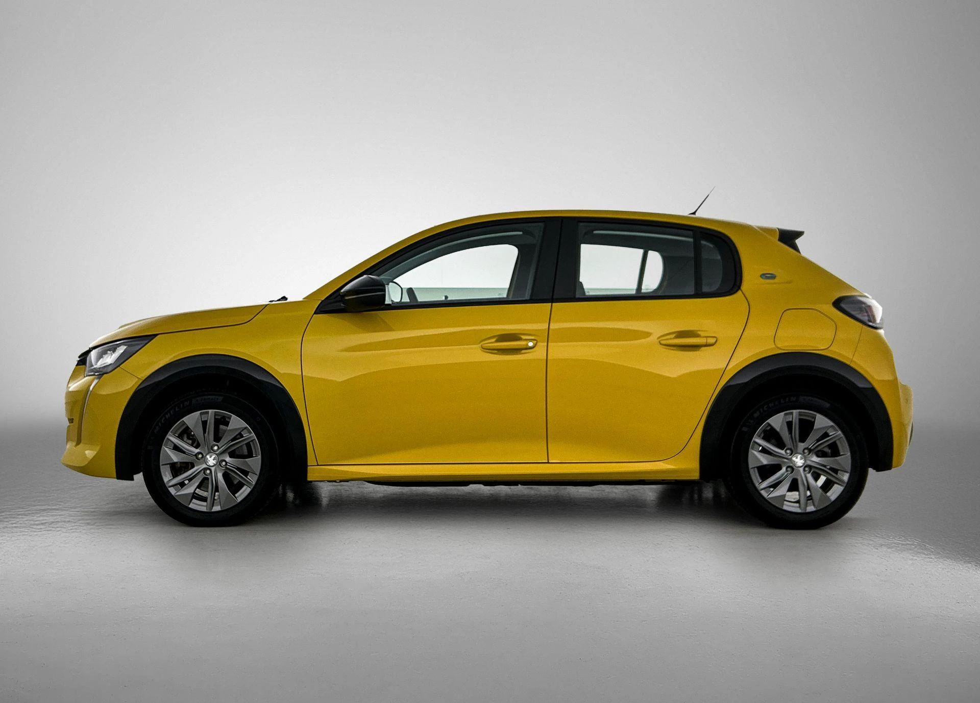Peugeot-e-208-image-1