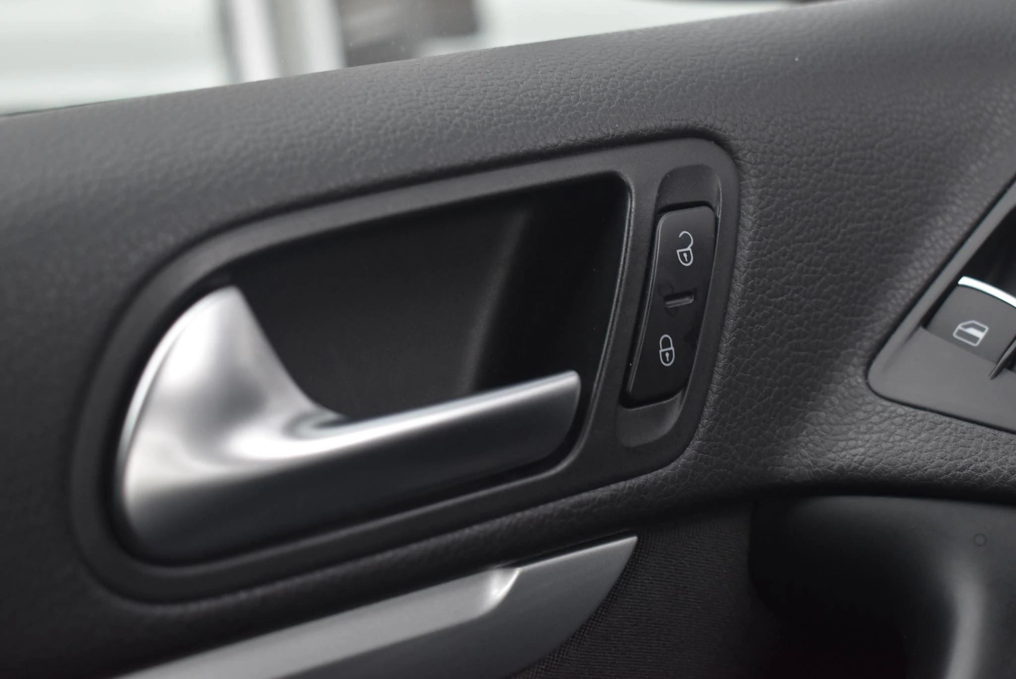 Volkswagen-Tiguan-image-17