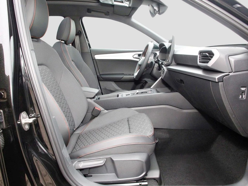 SEAT Leon Sportstourer eTSI UPE 46.330 FR Black Ed.