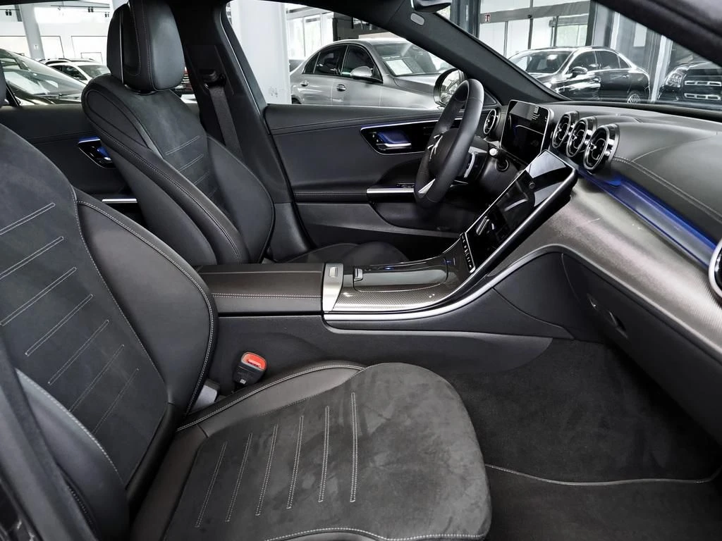 Mercedes-Benz-C-Klasse 300-image-11