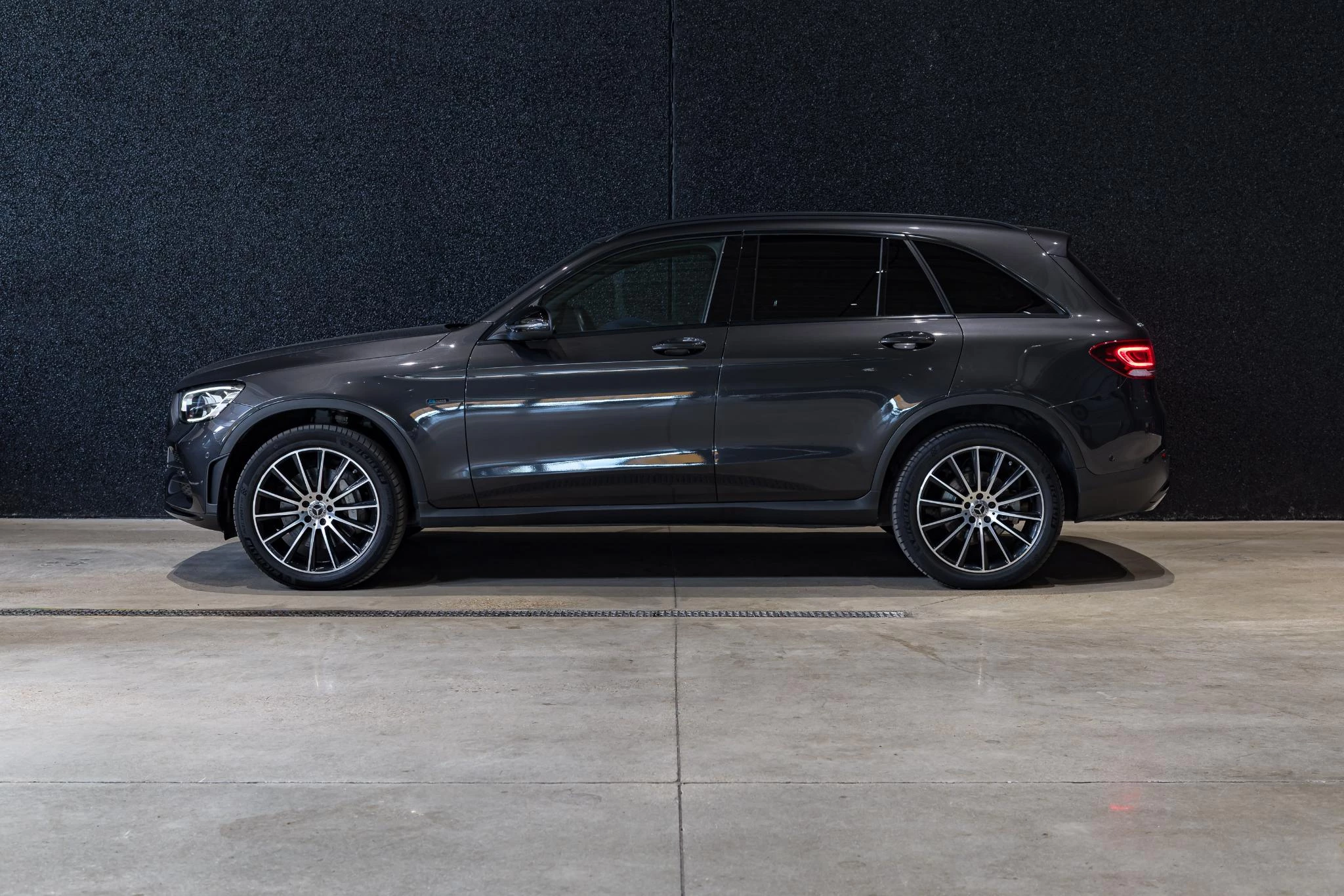 Mercedes-Benz GLC 300d 4MATIC AMG LINE+NIGHTPACK+ILS +NAVI