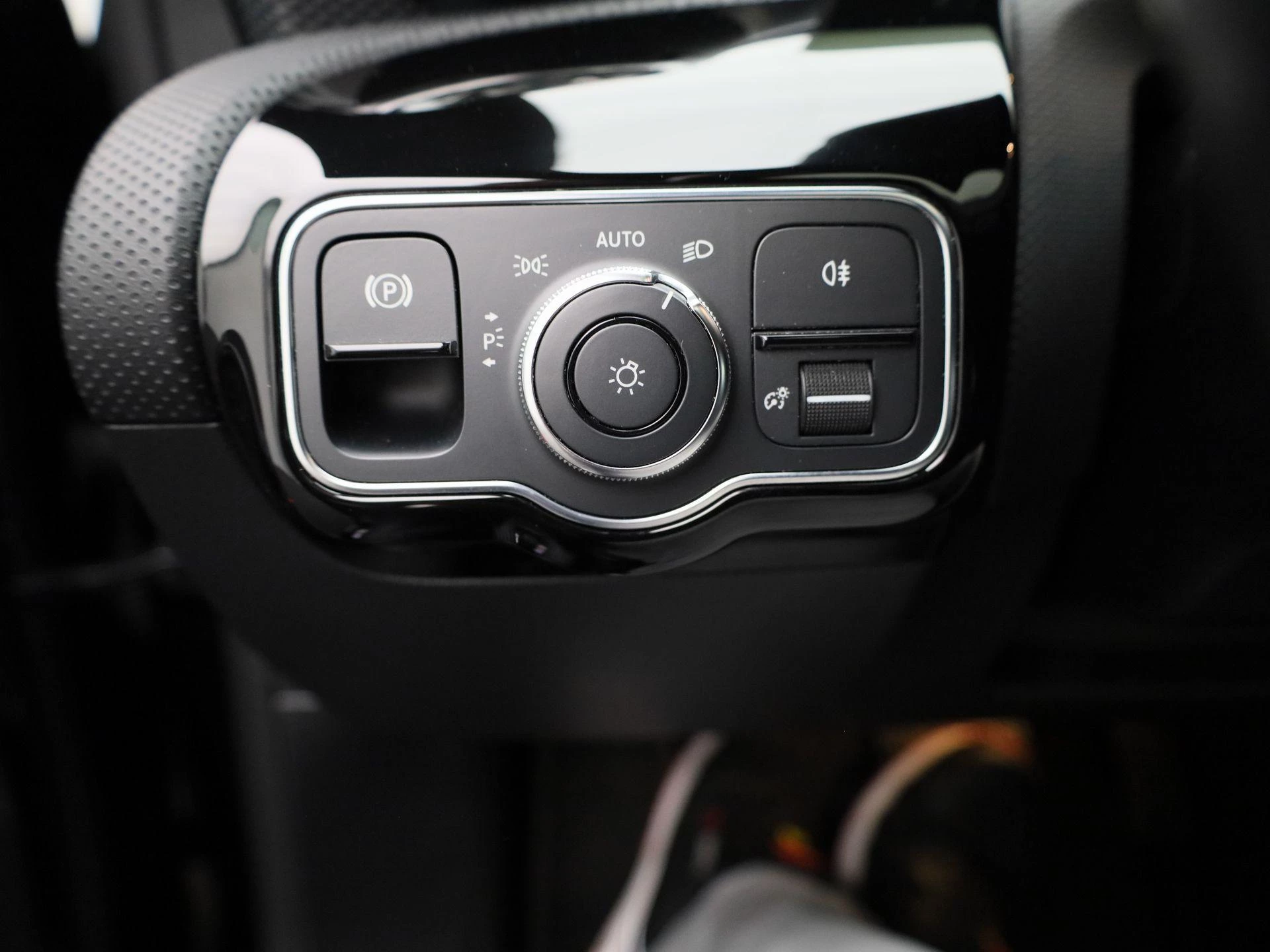 Mercedes-Benz-CLA-image-22