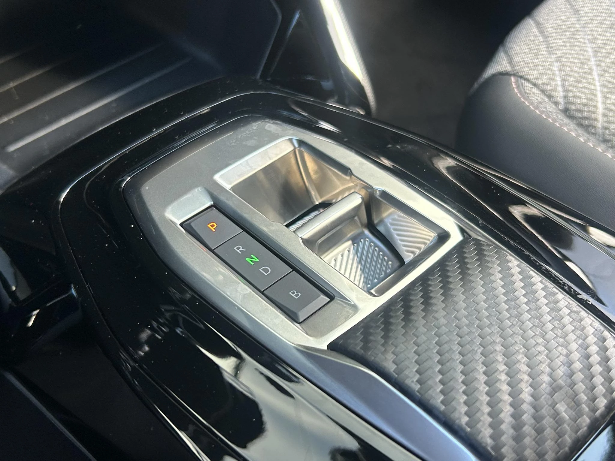 Peugeot e-2008 EV Allure 54 kWh