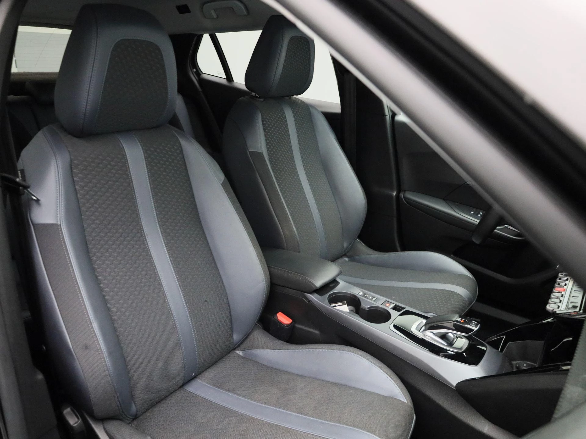 Peugeot-e-2008-image-39
